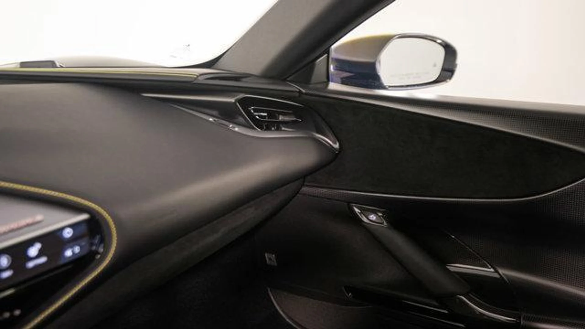 mph046_2898005248_jb_M_Fb3_T56juzj2_XHEUD_3ll_Shd4_A_f297171393