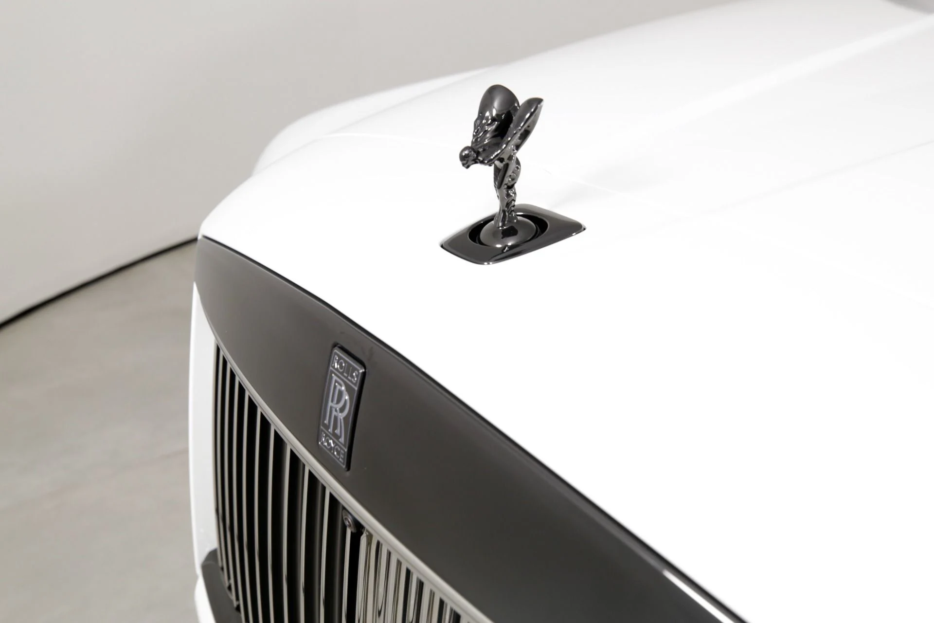 mph046_2898324084_Used_2025_Rolls_Royce_Black_Badge_Cullinan_1734452327_e4845f0918
