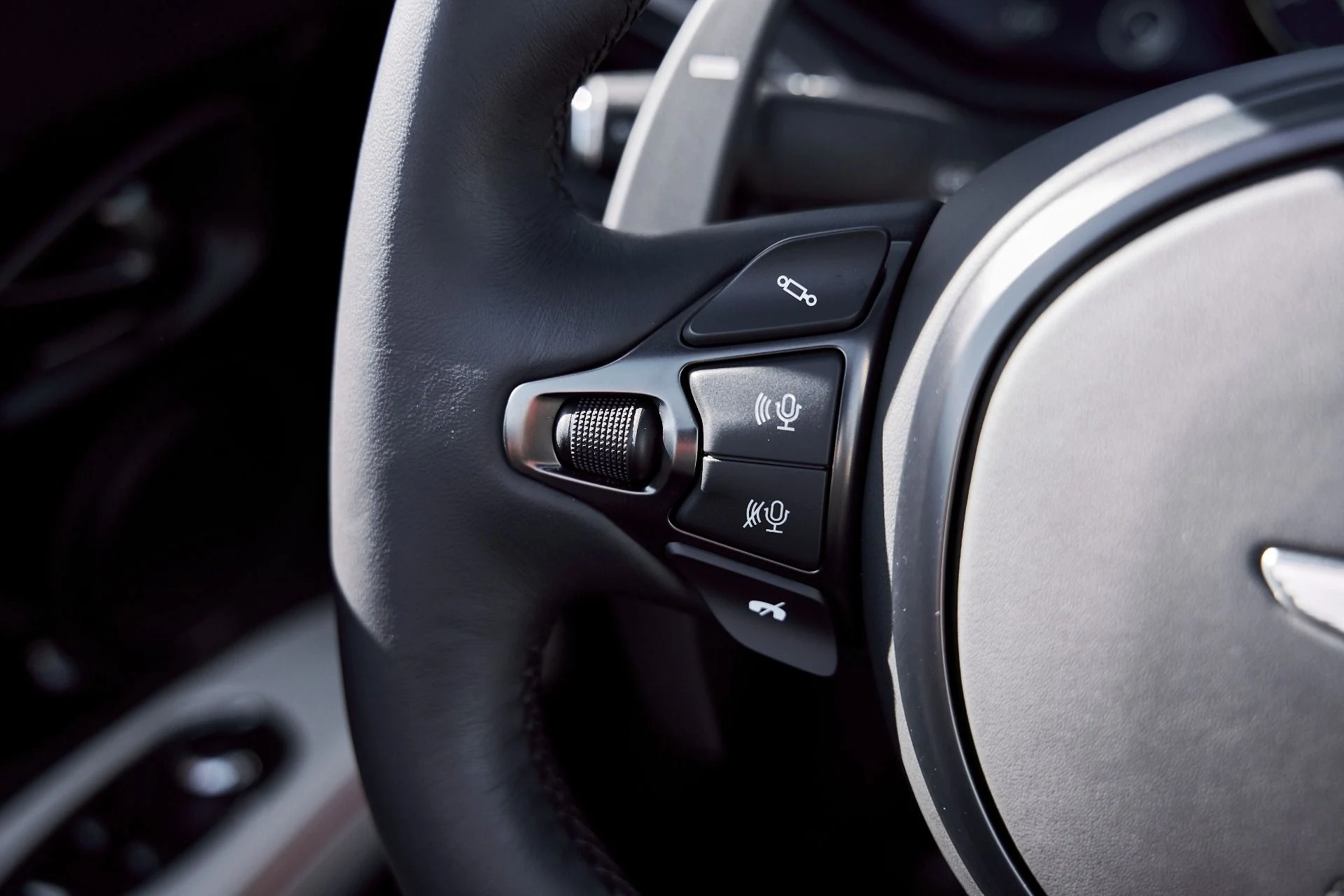 mph046_2911772322_Used_2023_Aston_Martin_DBS_Volante_1770513080_f72a904b25