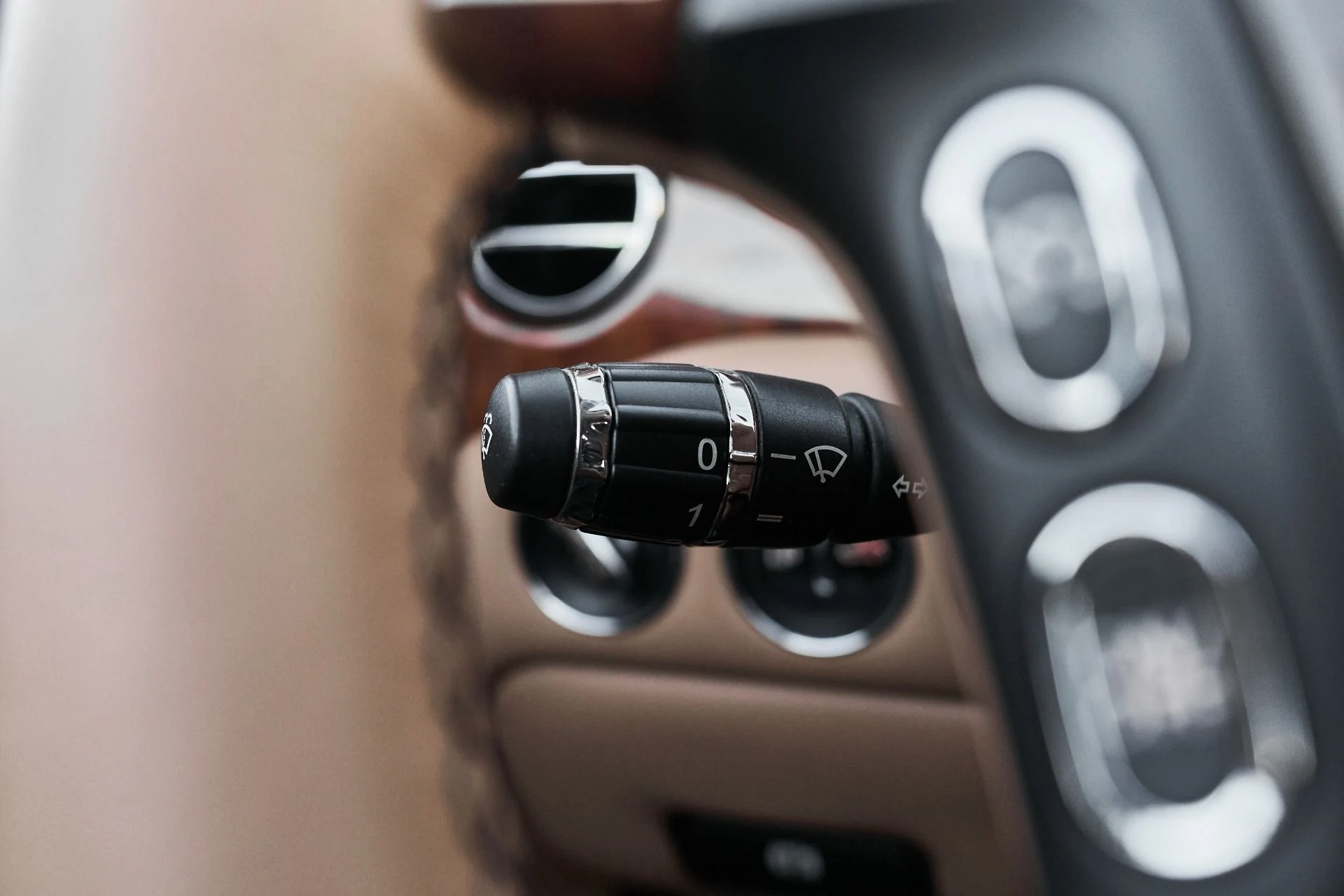 mph046_2921637098_Used_2009_Bentley_Azure_Base_1765906211_b2660625a6