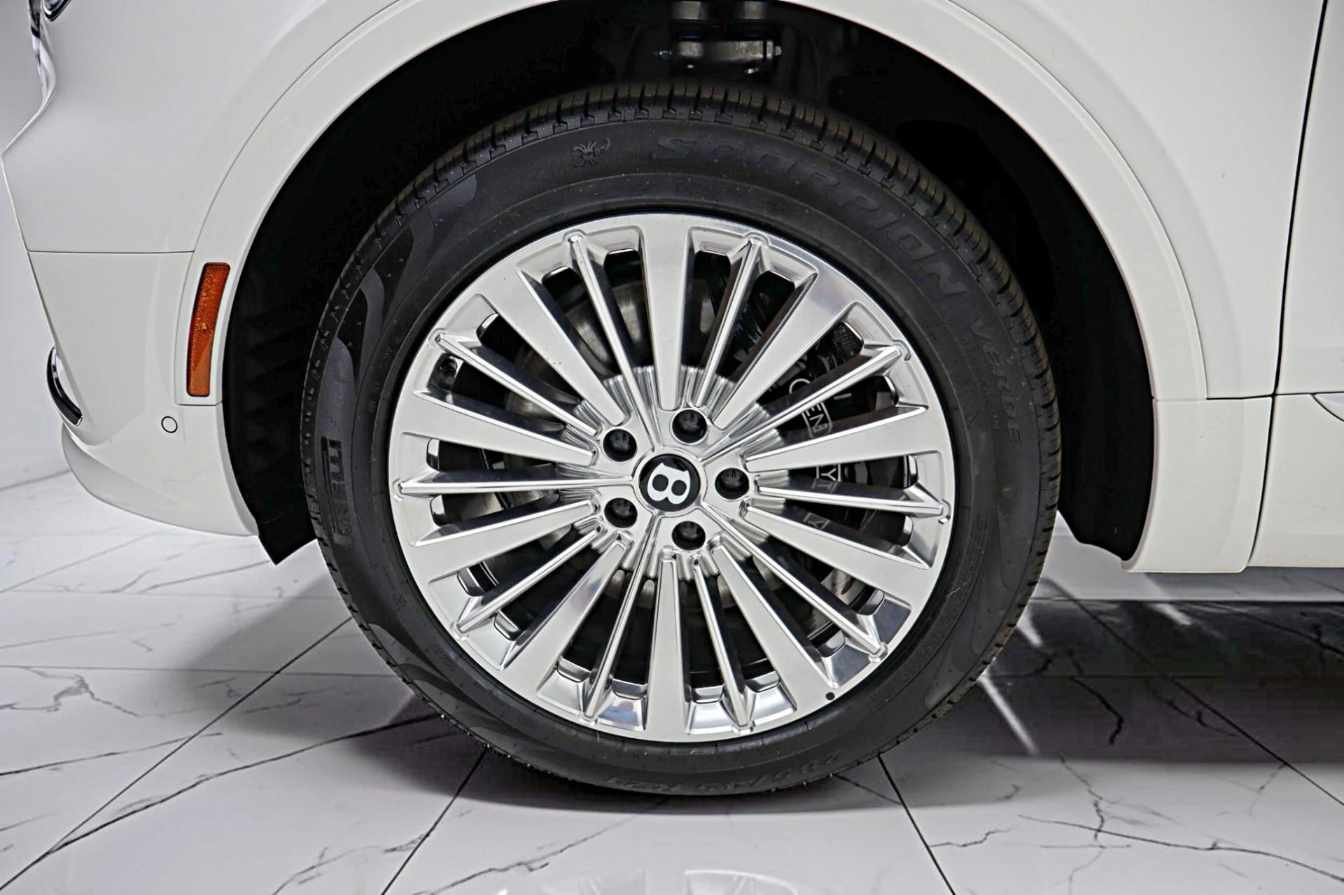 mph046_2927517477_New_2026_Bentley_Bentayga_EWB_V8_9fbab416ed