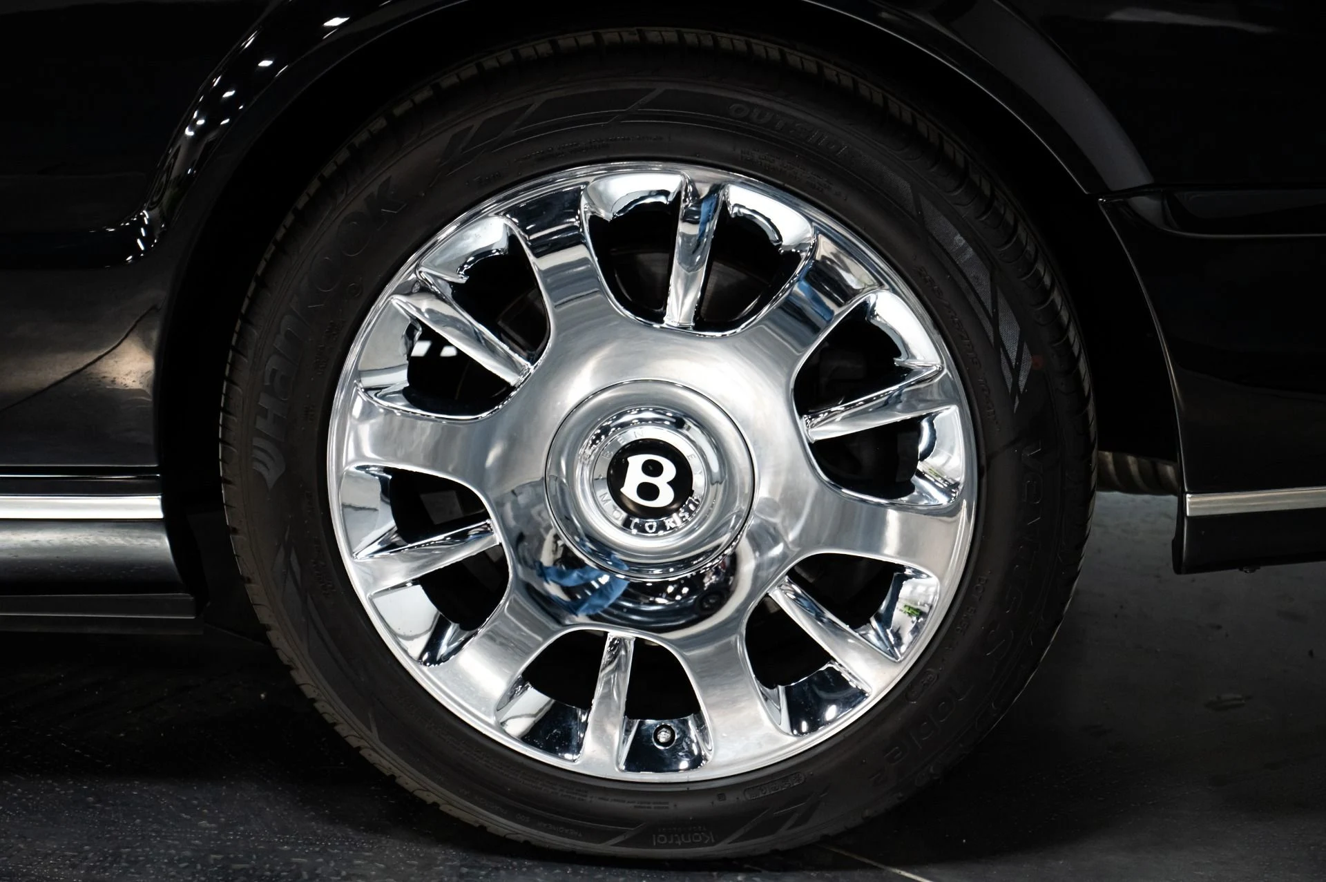 mph046_2929410955_Used_2007_Bentley_Azure_1753214683_7c129553fe