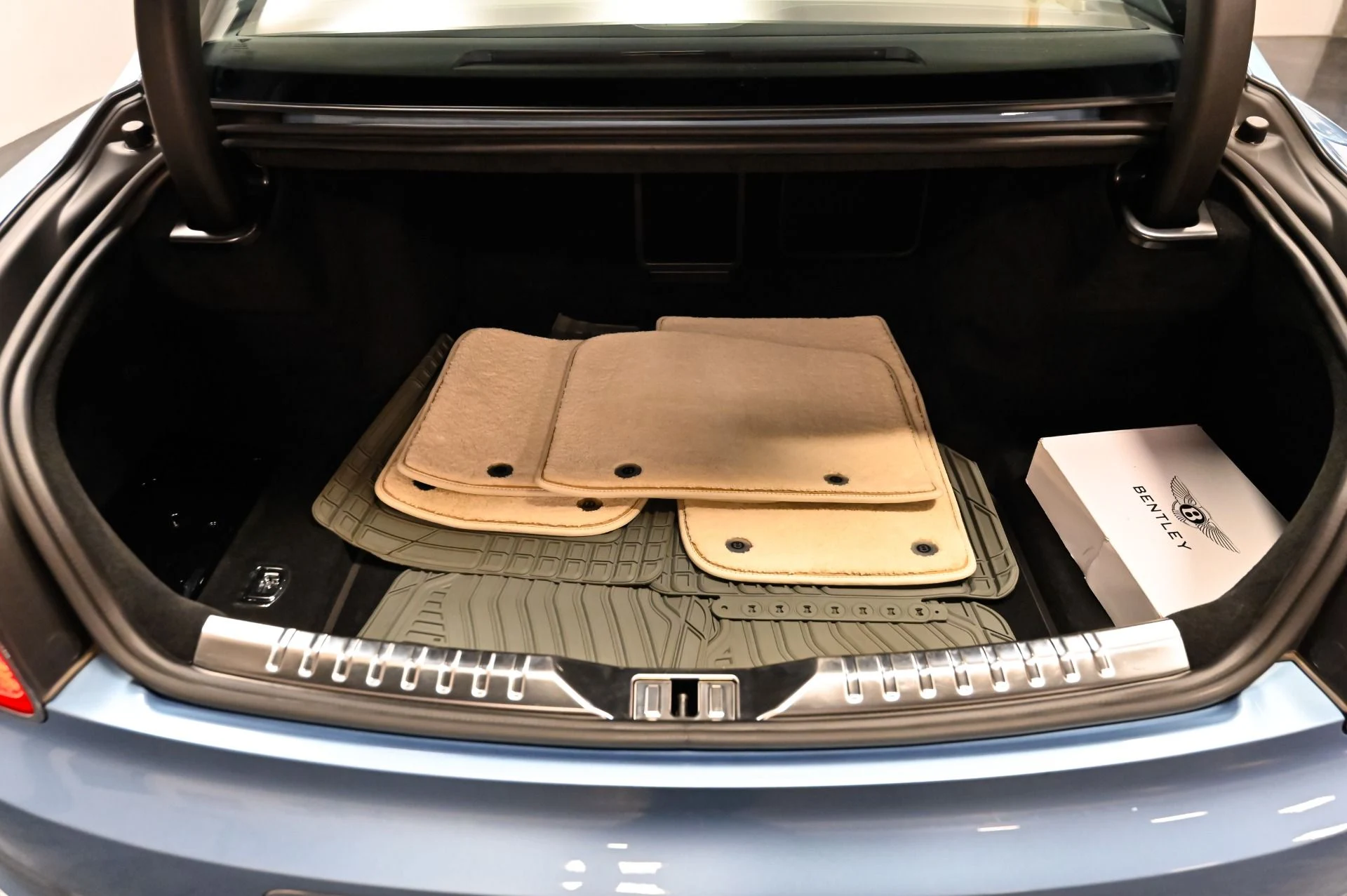 mph046_2935036571_Used_2022_Bentley_Flying_Spur_V8_1790876824_7a4ade8183
