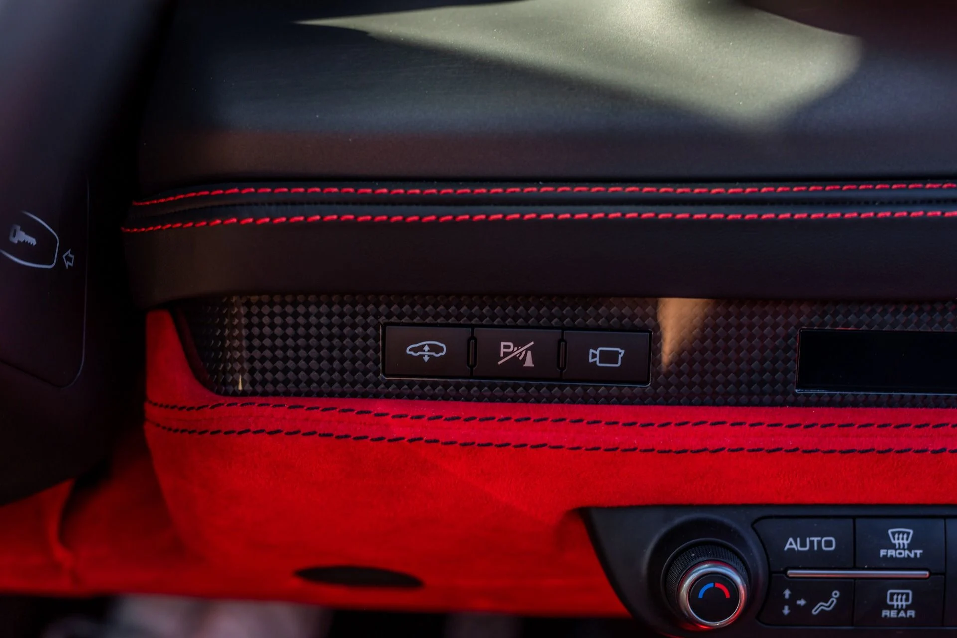 mph046_2940110409_Used_2023_Ferrari_F8_Spider_1736988455_724b979307