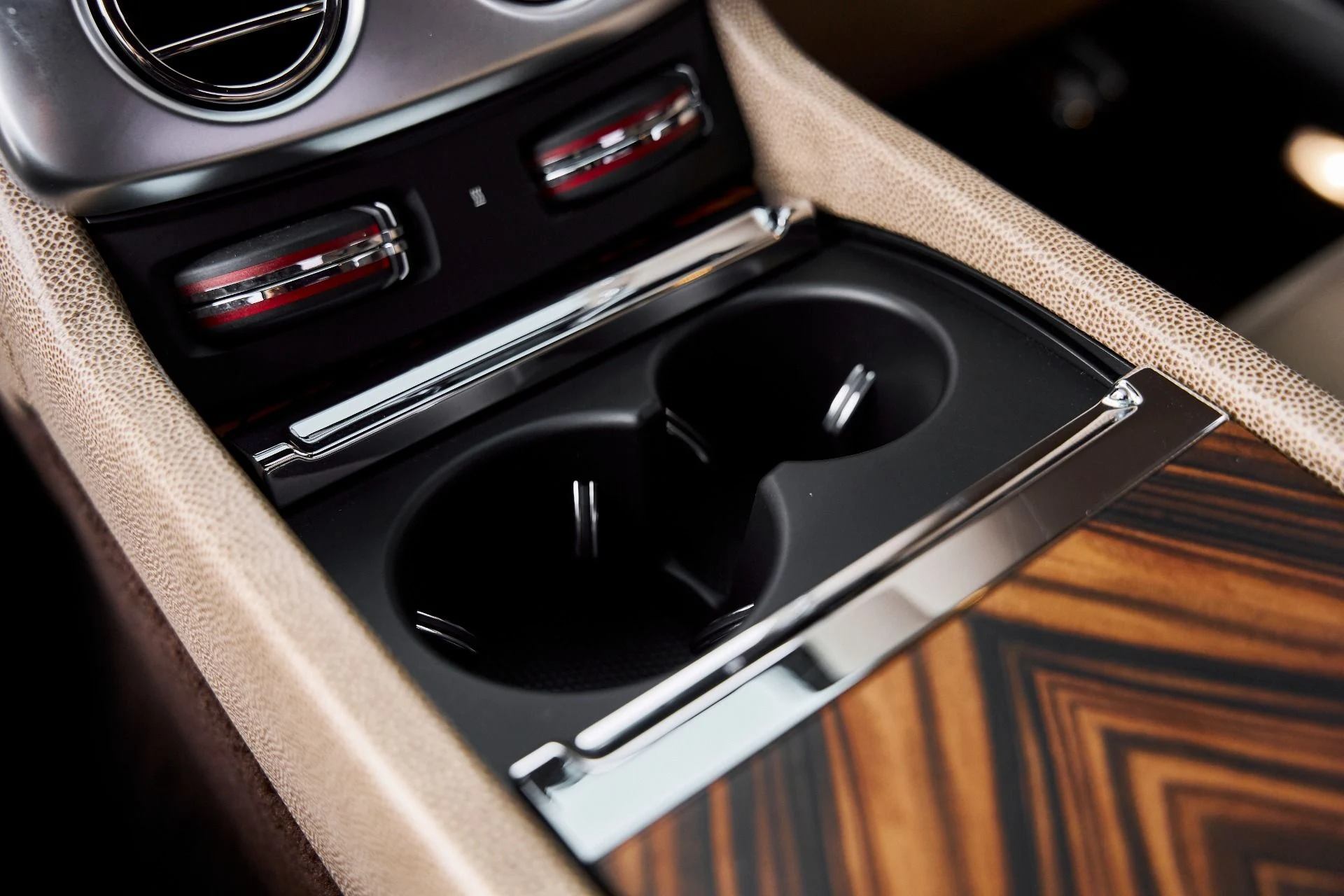 mph046_2941341850_Used_2014_Rolls_Royce_Wraith_Base_1767151025_28feae2213