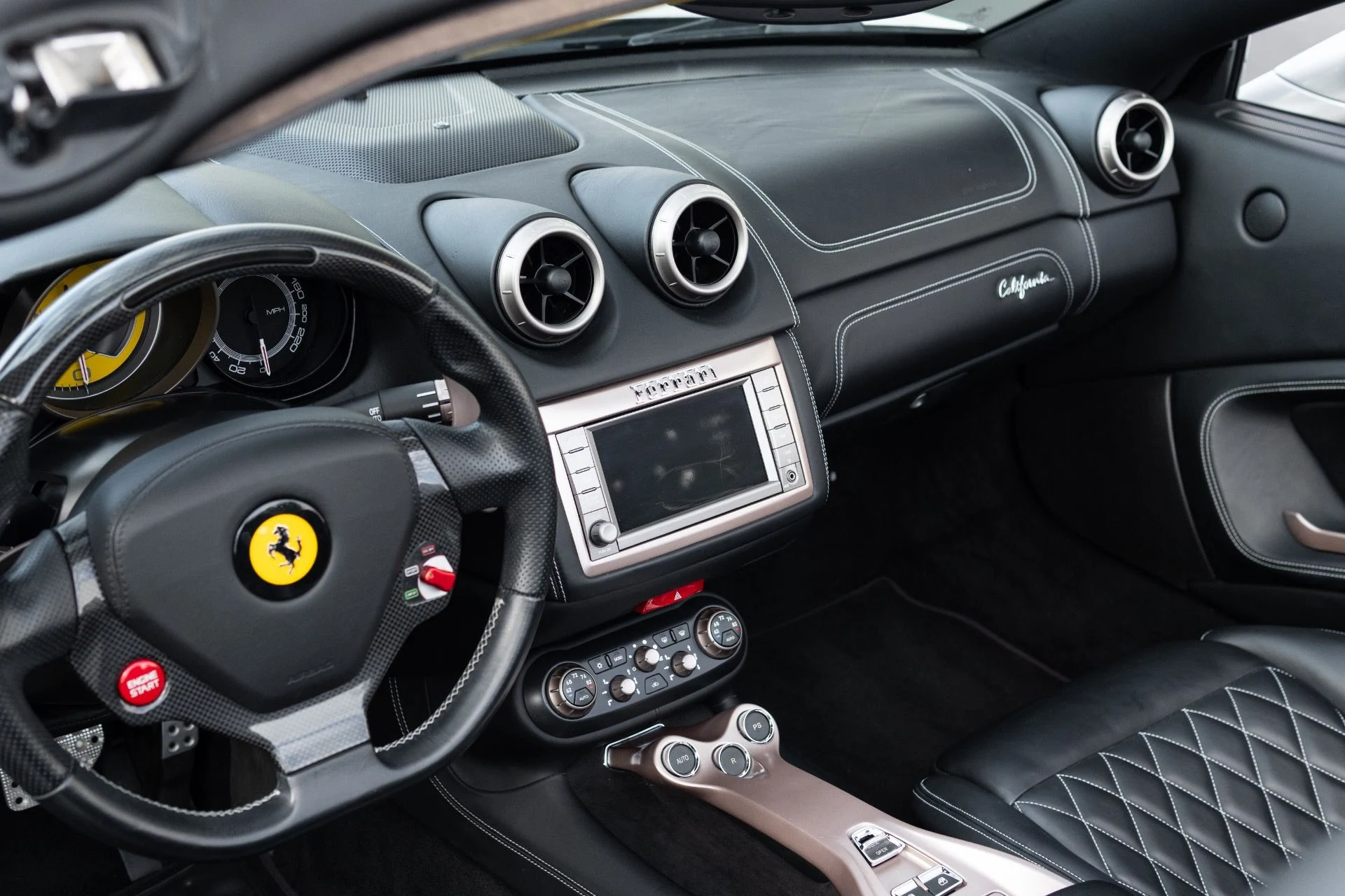 mph046_2941439541_Used_2014_Ferrari_California_1774924910_54c1b93ecc