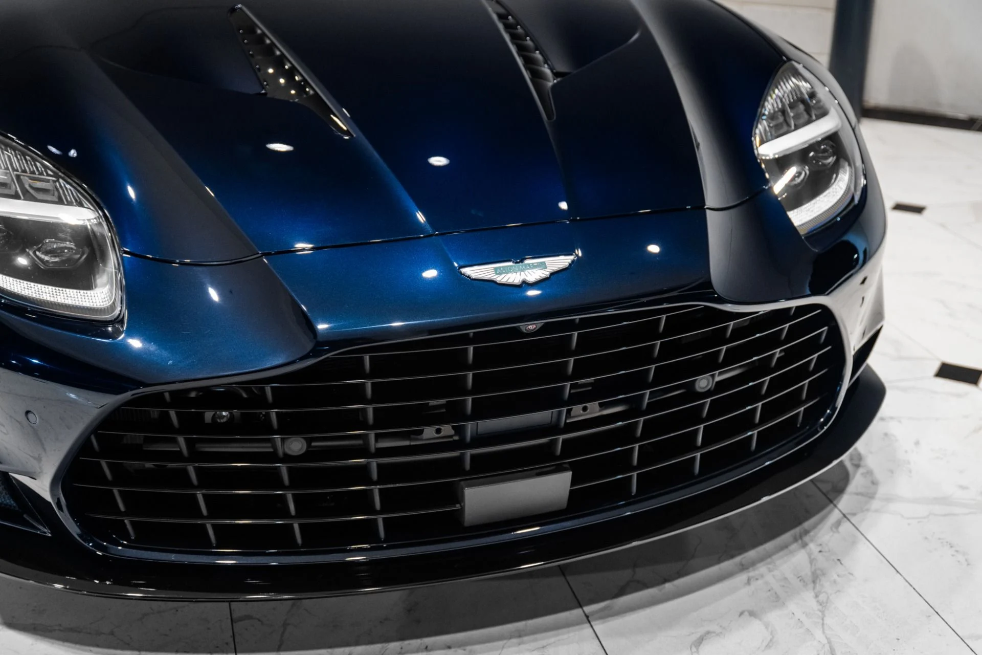 mph046_2941835783_New_2026_Aston_Martin_Vanquish_Volante_Thrillseeker_Edition_1_of_3_1768066424_af47e1923d