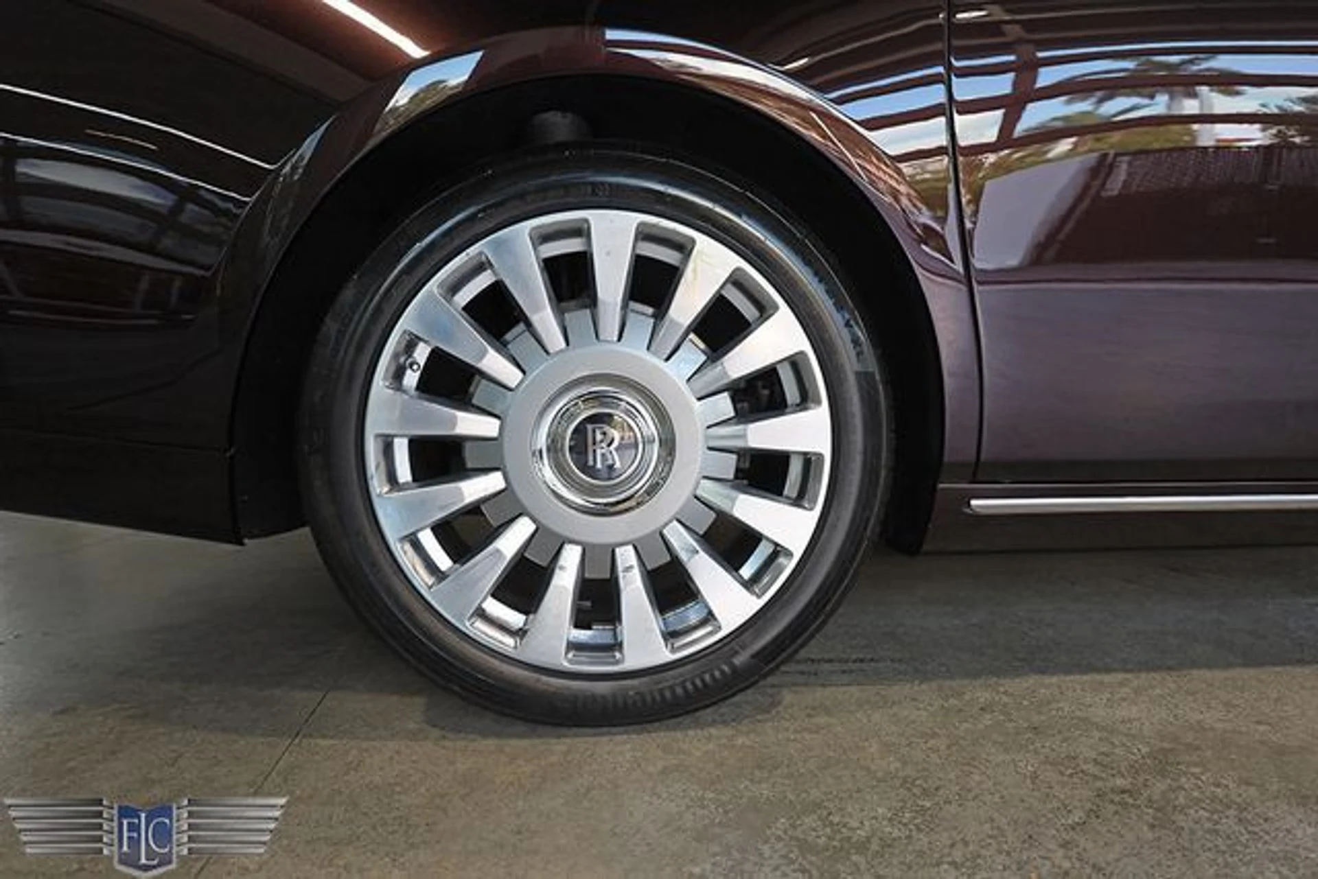 mph046_2945826607_used_2018_rolls_royce_phantom_extendedwheelbasesedan_9689_23067531_51_640_96de3f7391