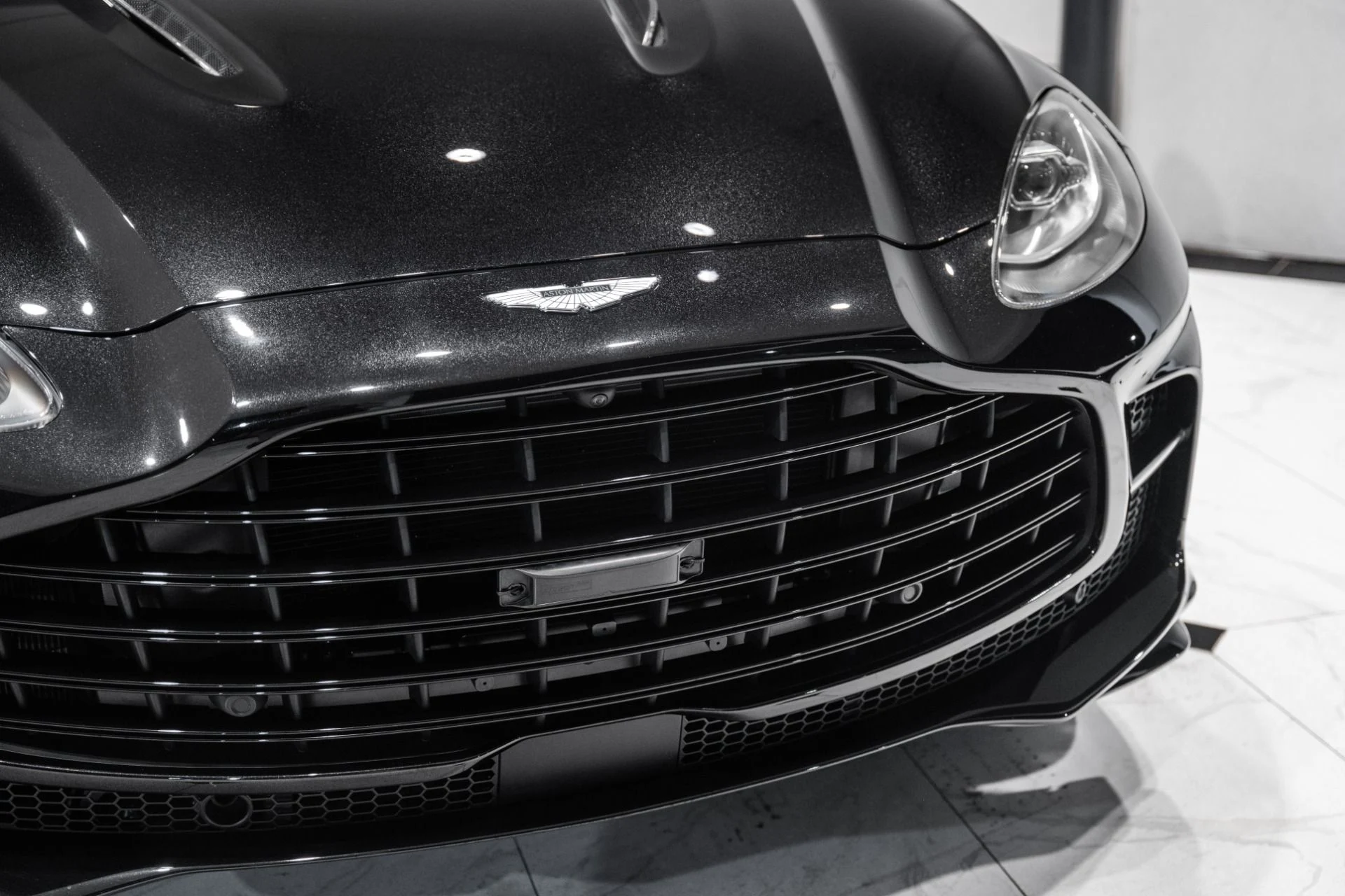 mph046_294851373_New_2023_Aston_Martin_DBX_707_1785777382_a9dab80577