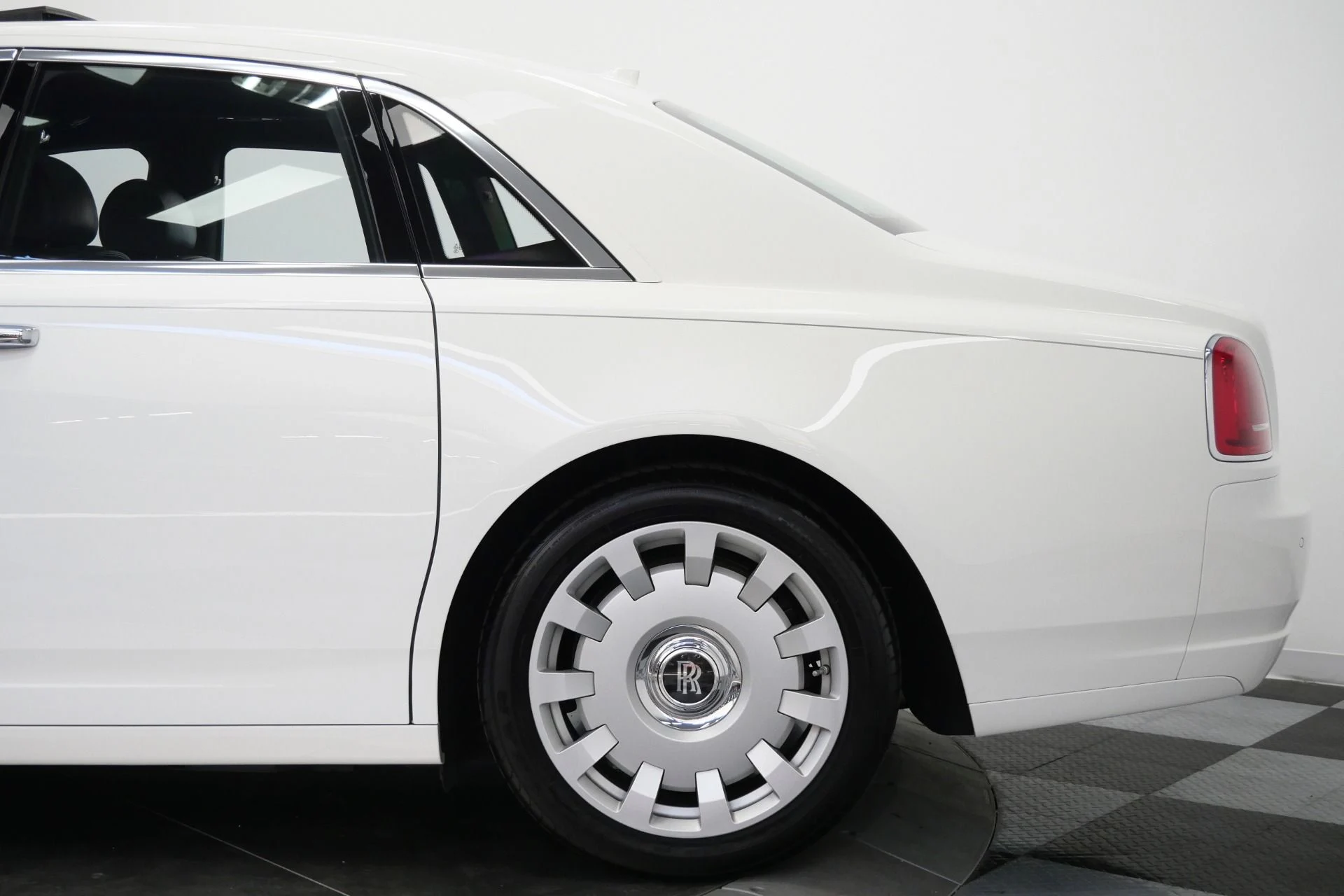 mph046_2958831938_Used_2014_Rolls_Royce_Ghost_V12_Power_Drivers_Assistance_1_Heated_and_Ventilated_Front_Seats_1779224671_4fcafe4628