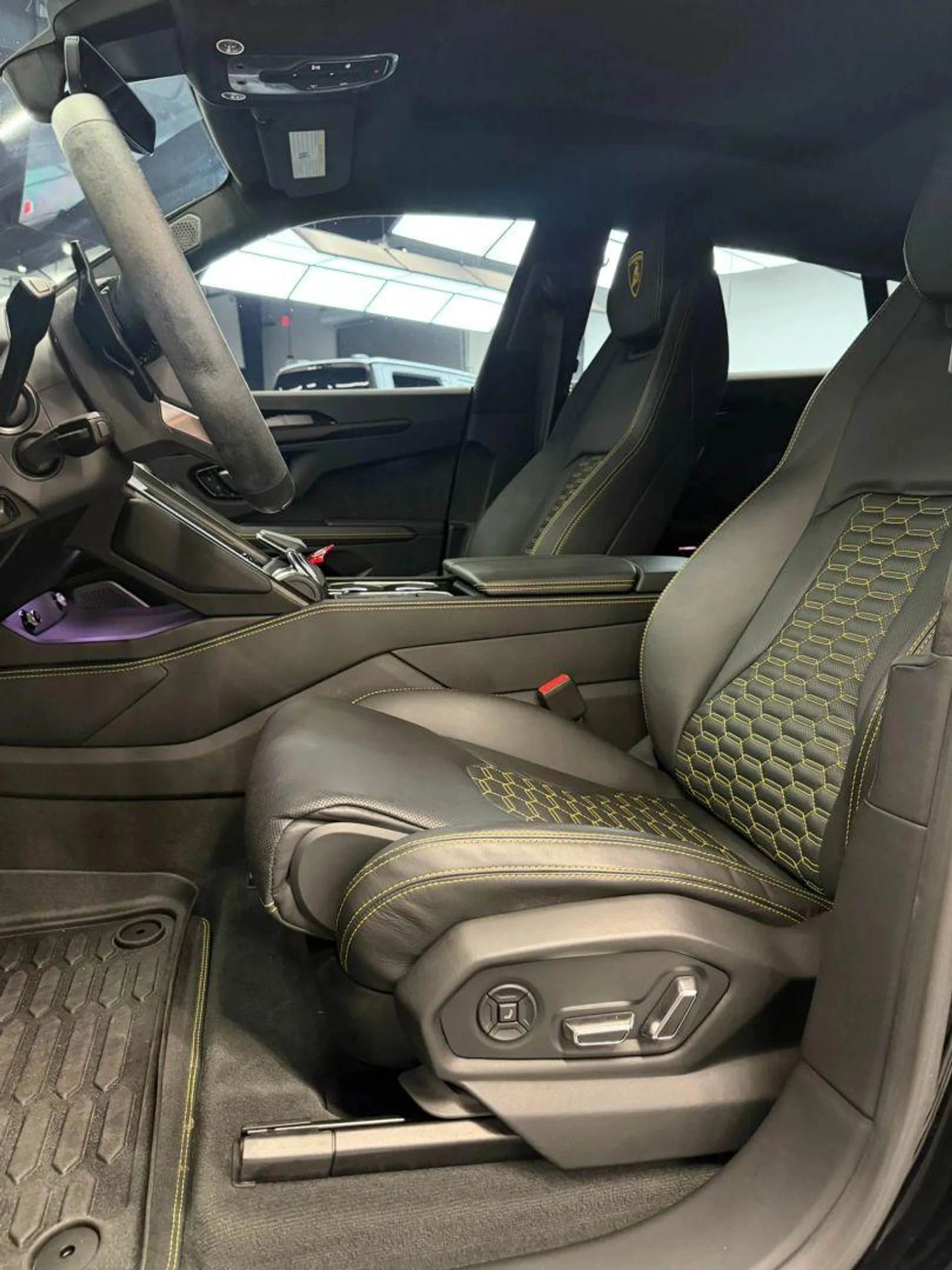 mph046_2966477899_Used_2022_Lamborghini_Urus_Sport_Utility_4_D_1784762938_ff1288702f