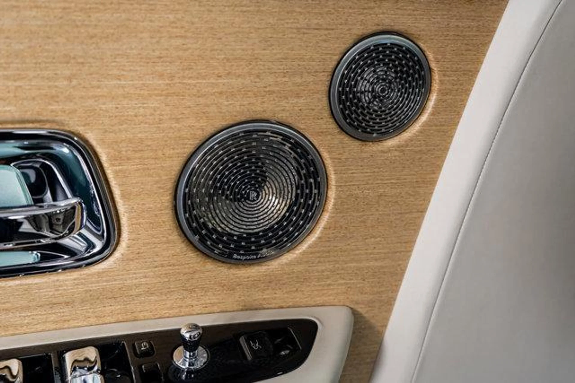 mph046_2973484537_704_N27_W7wht9_SE_Im_Sjg_8m3_NC_Fk_7ff1632320