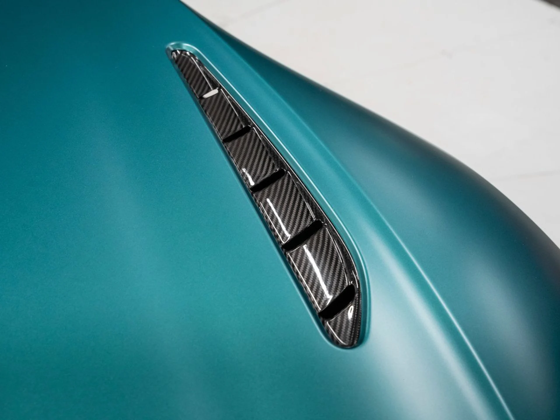 mph046_2979649345_aston_martin_vantage_2023_75002c7537