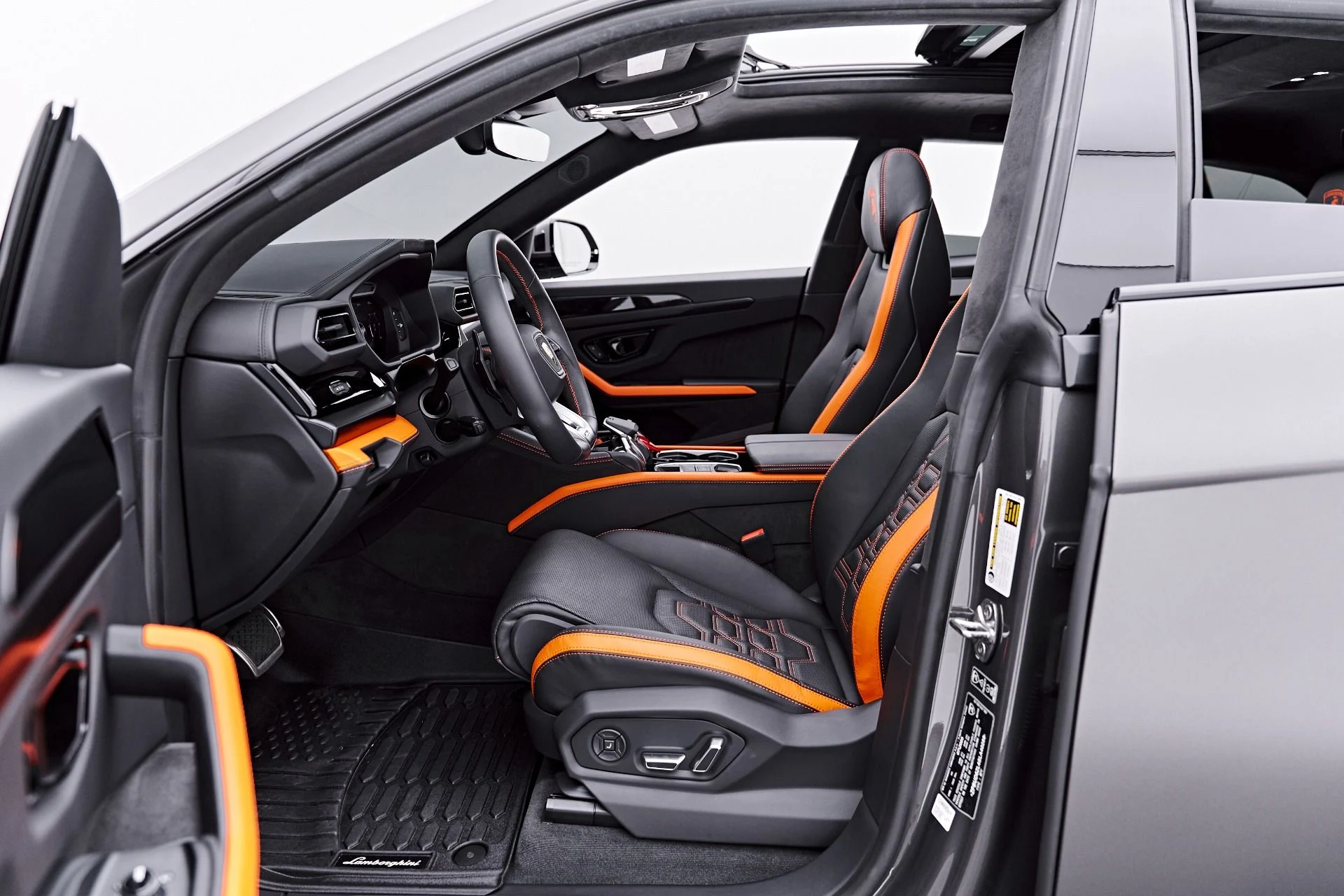 mph046_2983387532_Used_2025_Lamborghini_Urus_SE_1788282734_4b80d83a94