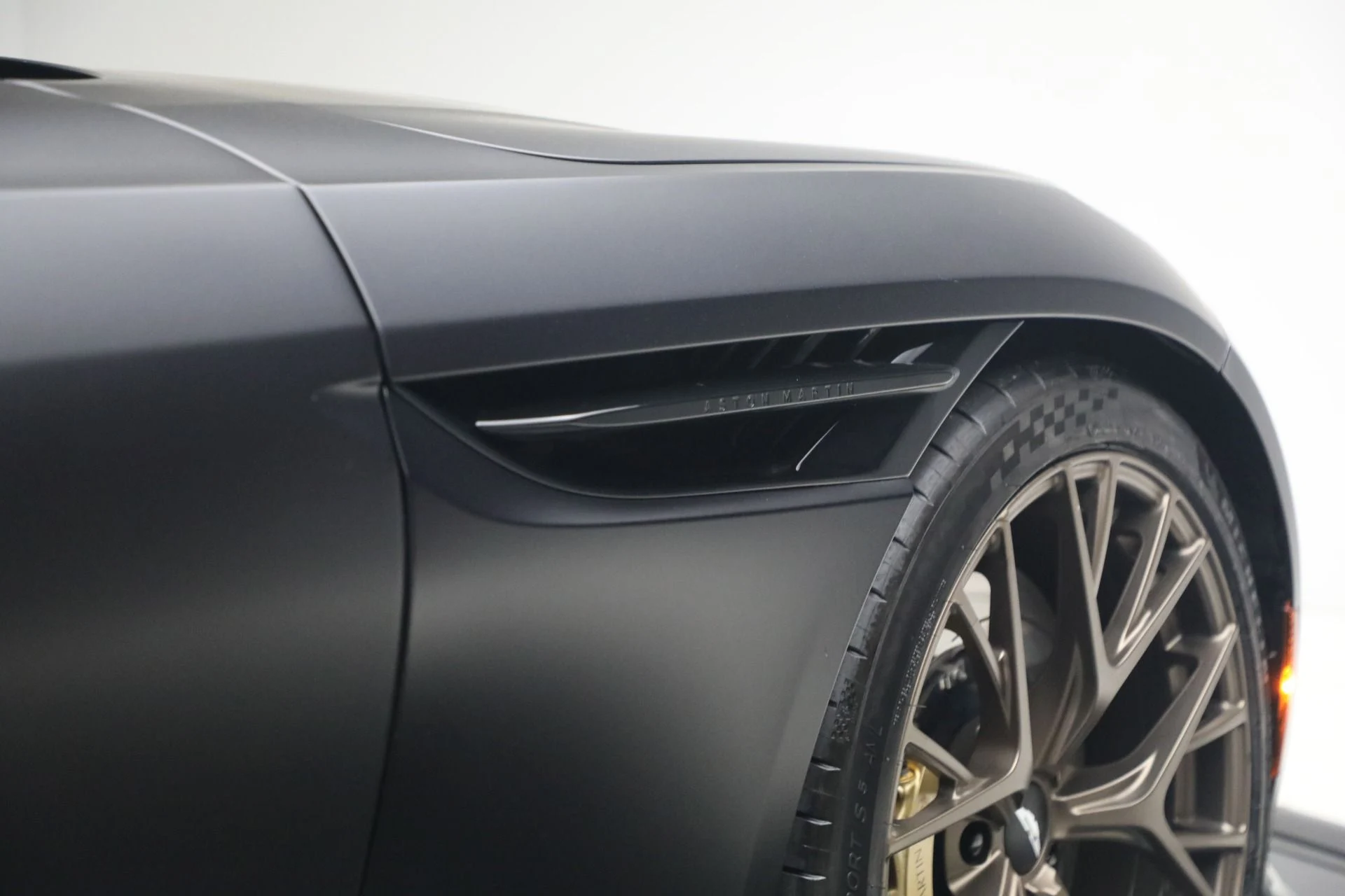 mph046_2984715330_Used_2024_Aston_Martin_DB_12_Volante_1778012465_39a90b3f9f