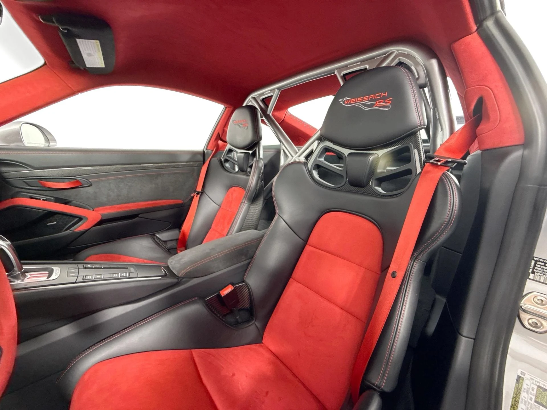 mph046_30000489_Used_2018_Porsche_911_GT_2_RS_1784762994_91a2665804