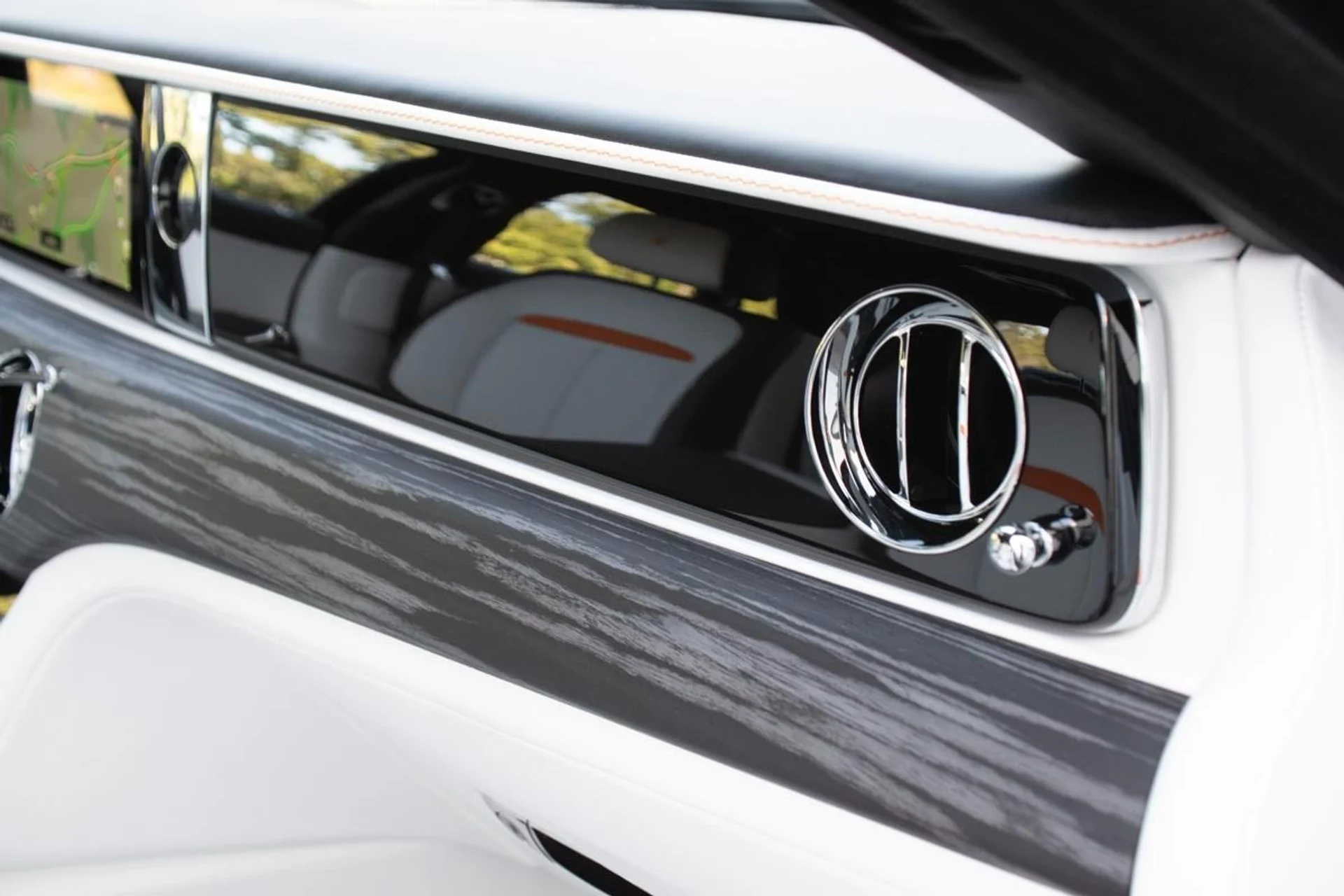 mph046_300027572_Used_2024_Rolls_Royce_Ghost_1733915394_e54bd210e2