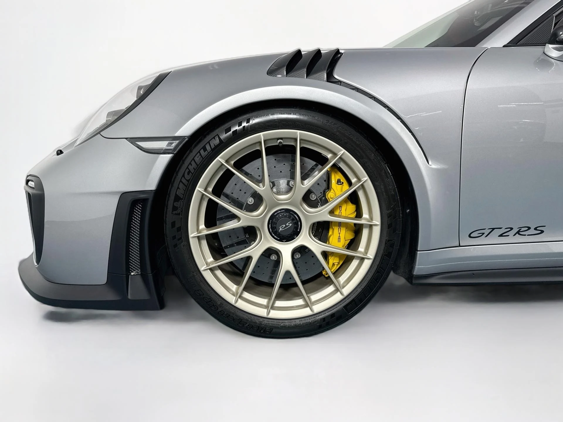 mph046_3022969368_Used_2018_Porsche_911_GT_2_RS_1785871794_6bac0abe92