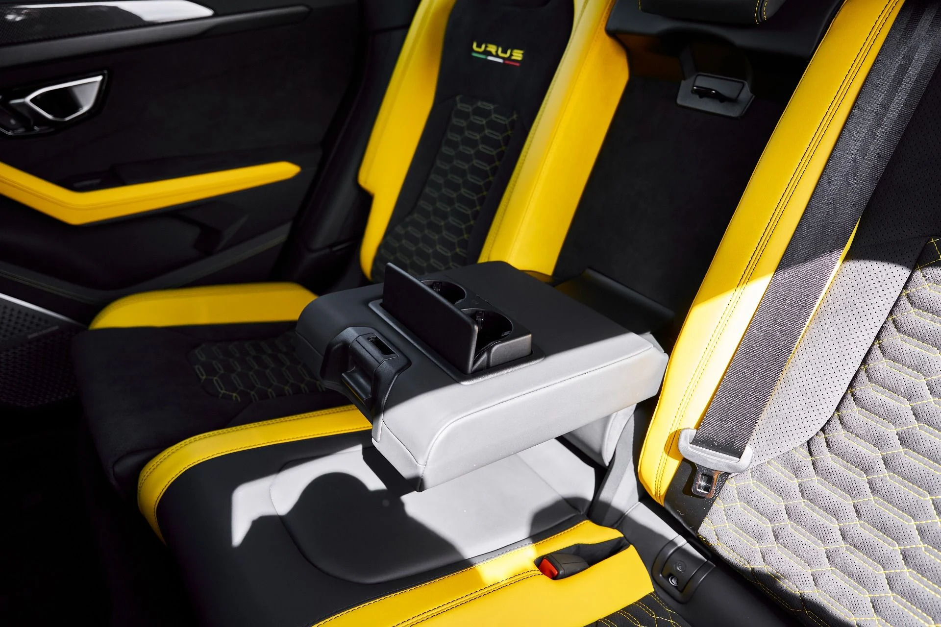 mph046_3028868824_Used_2021_Lamborghini_Urus_Pearl_Capsule_1772843526_6241234fa2