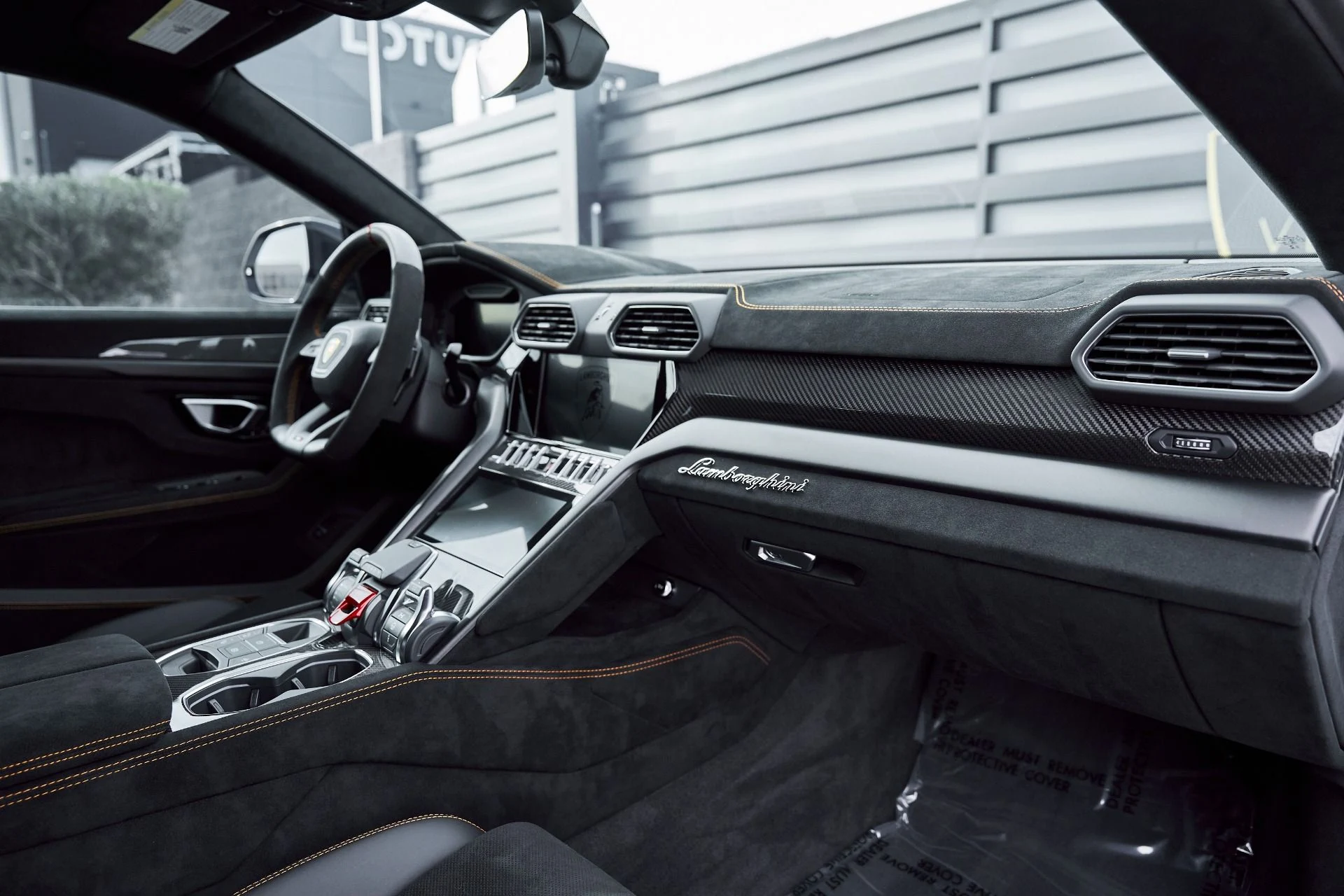 mph046_3049107454_Used_2024_Lamborghini_Urus_Performante_1768001160_1d00e70795