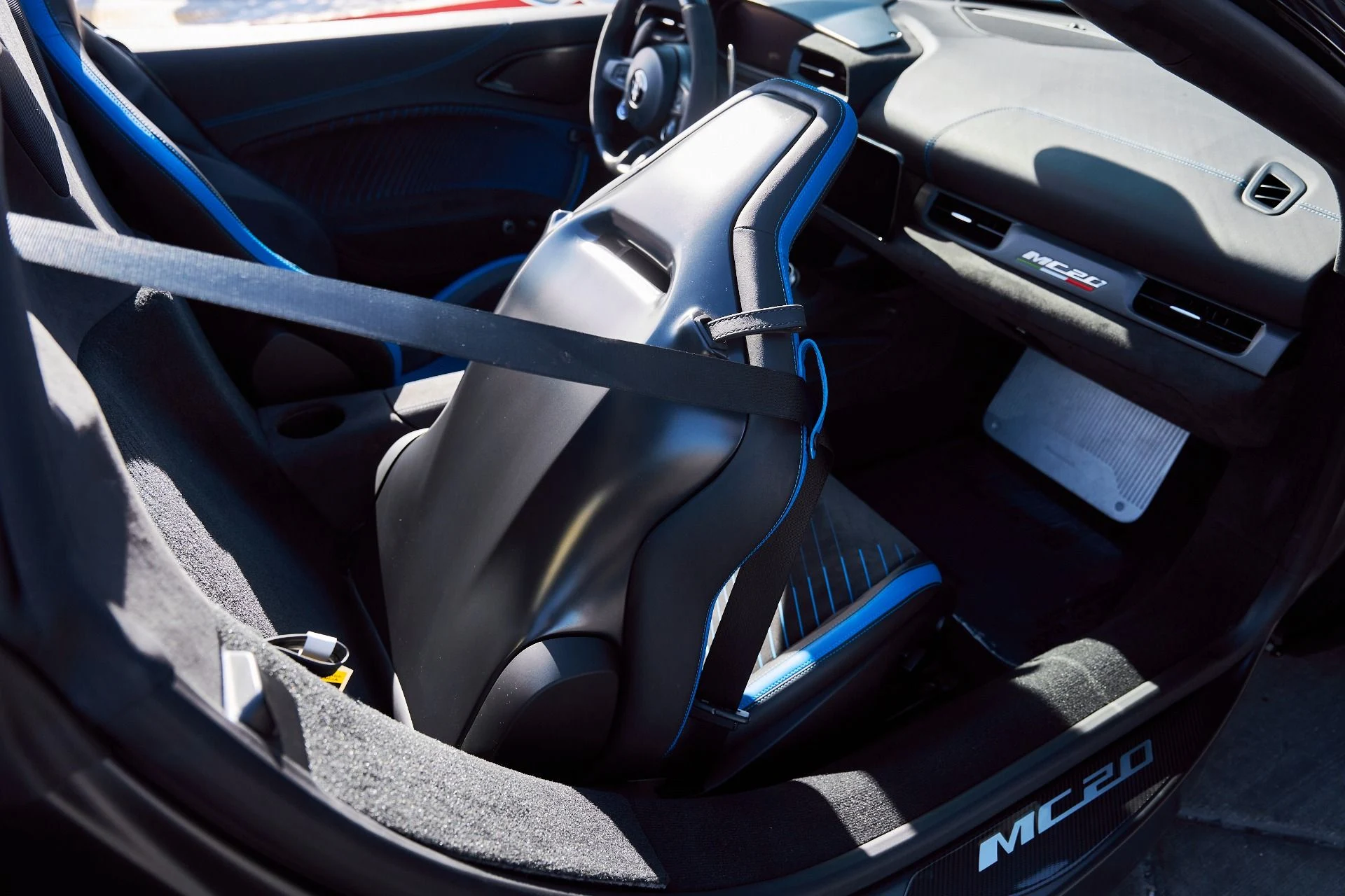 mph046_3049134137_Used_2023_Maserati_MC_20_1769481250_e9f3a634c5