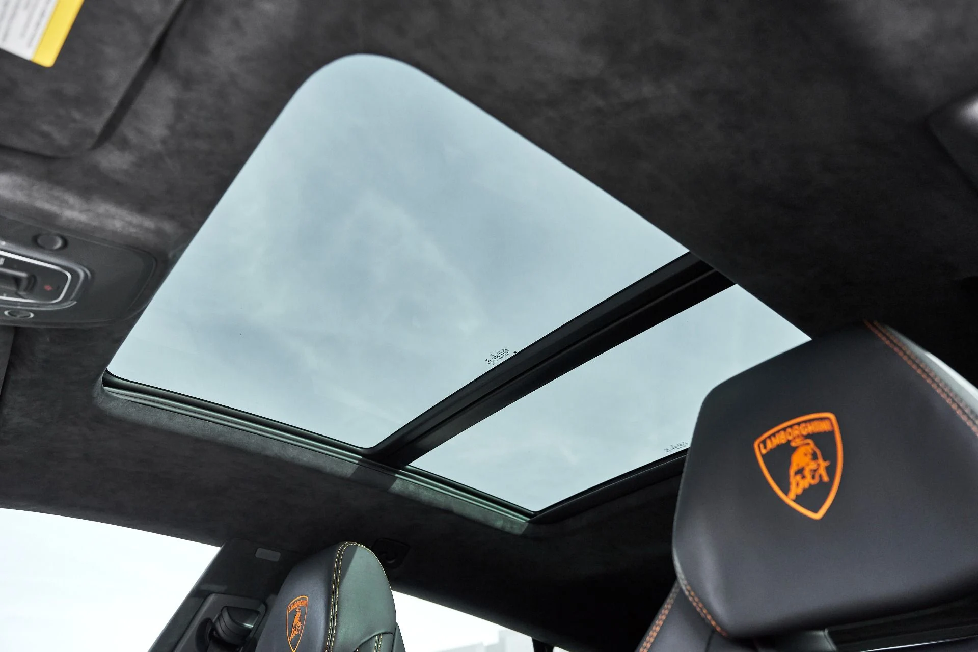 mph046_3062455047_Used_2022_Lamborghini_Urus_1766457426_ce9fa38097