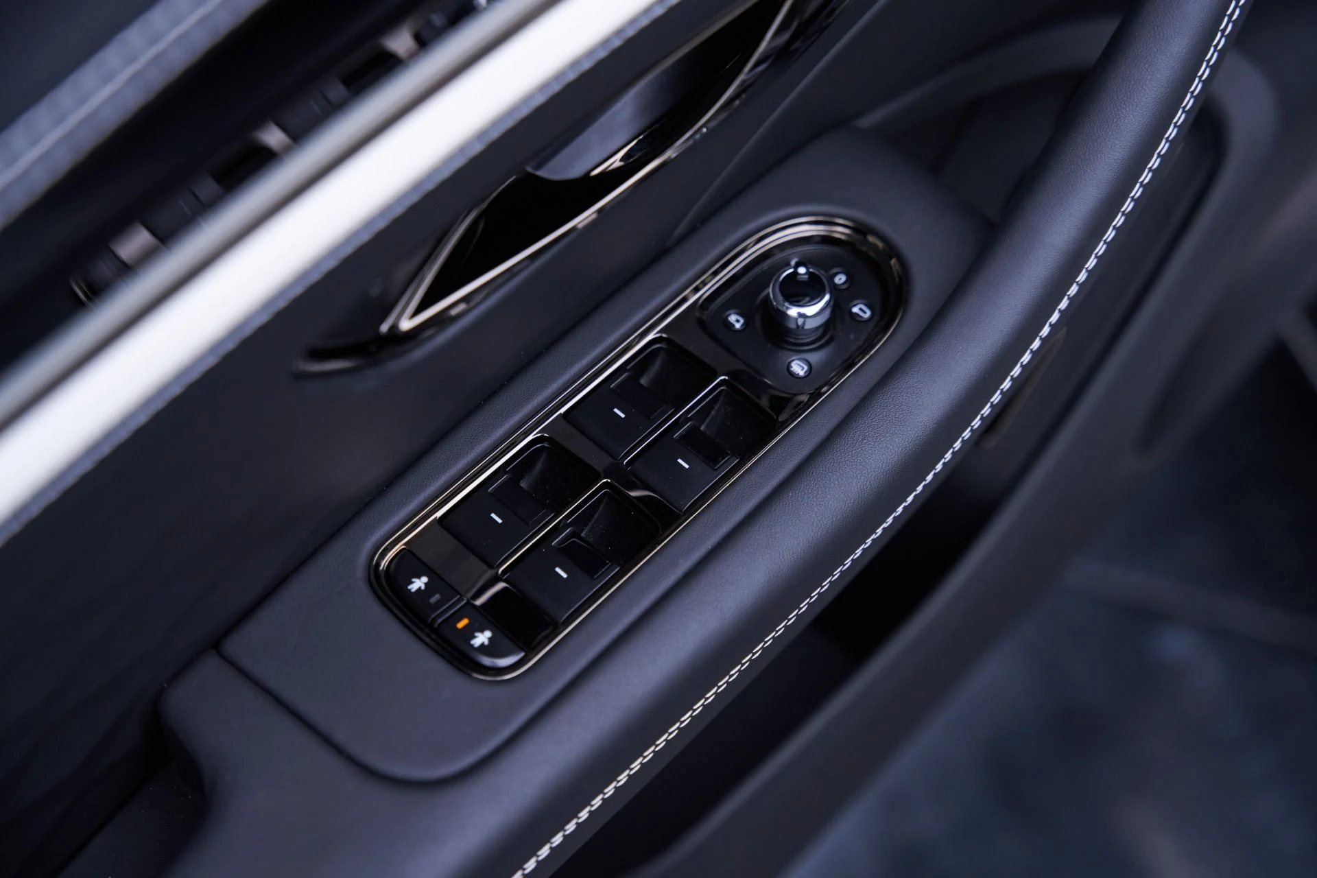 mph046_3078154500_Used_2025_Bentley_Flying_Spur_Speed_1793037857_d627c6b782