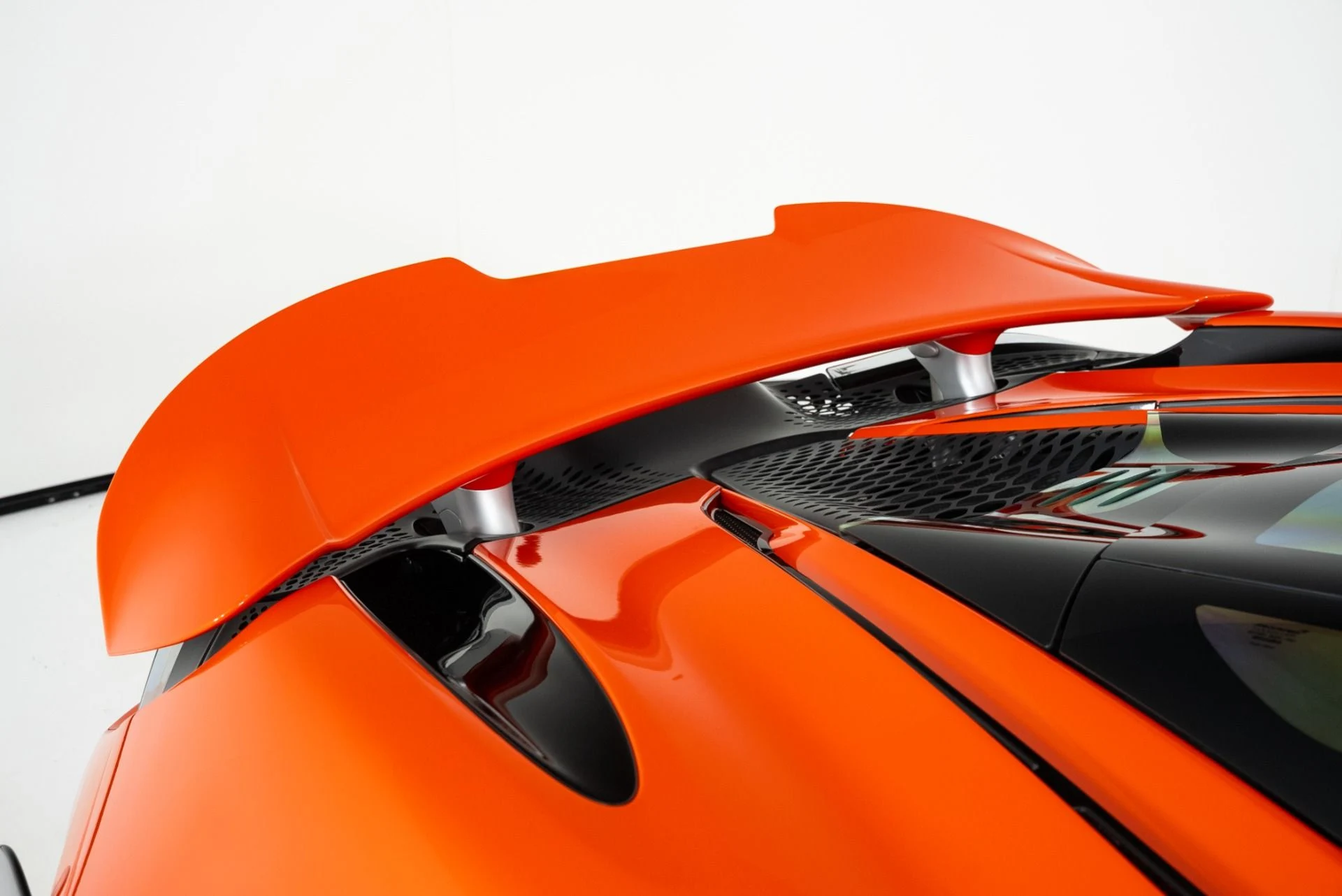 mph046_3082050547_Used_2021_Mc_Laren_765_LT_1746474152_1fdff18760