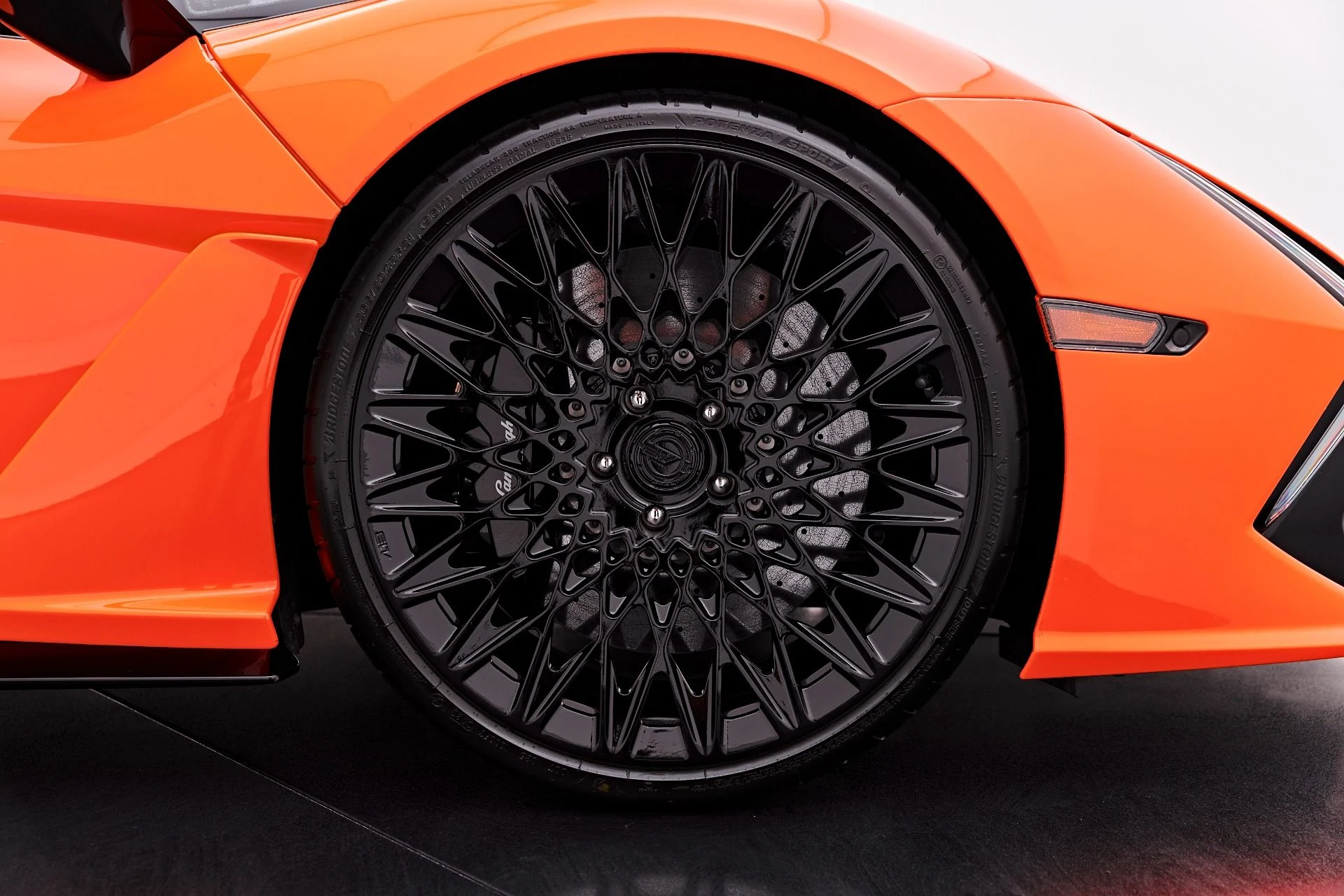 mph046_3096813174_Used_2024_Lamborghini_Revuelto_Base_1787792806_c3f337350d