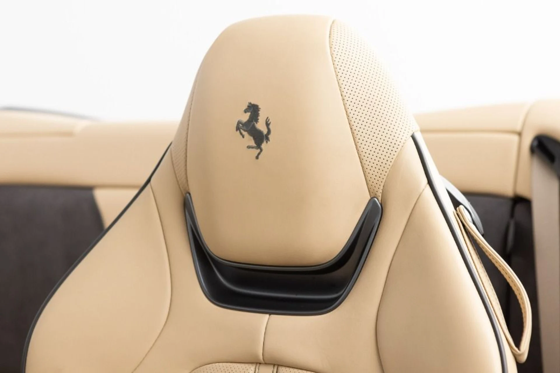 mph046_3099718974_Used_2019_Ferrari_Portofino_559684dc15