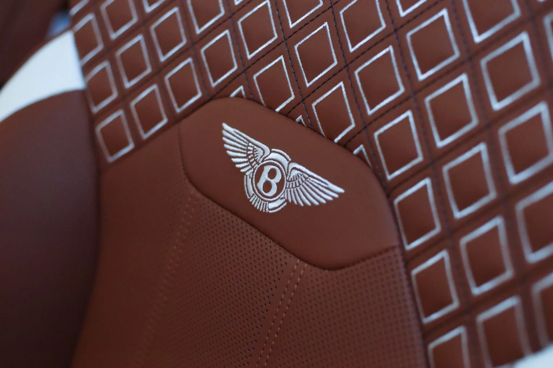 mph046_3103080700_Used_2025_Bentley_Bentayga_S_1744810623_d65f6ed986
