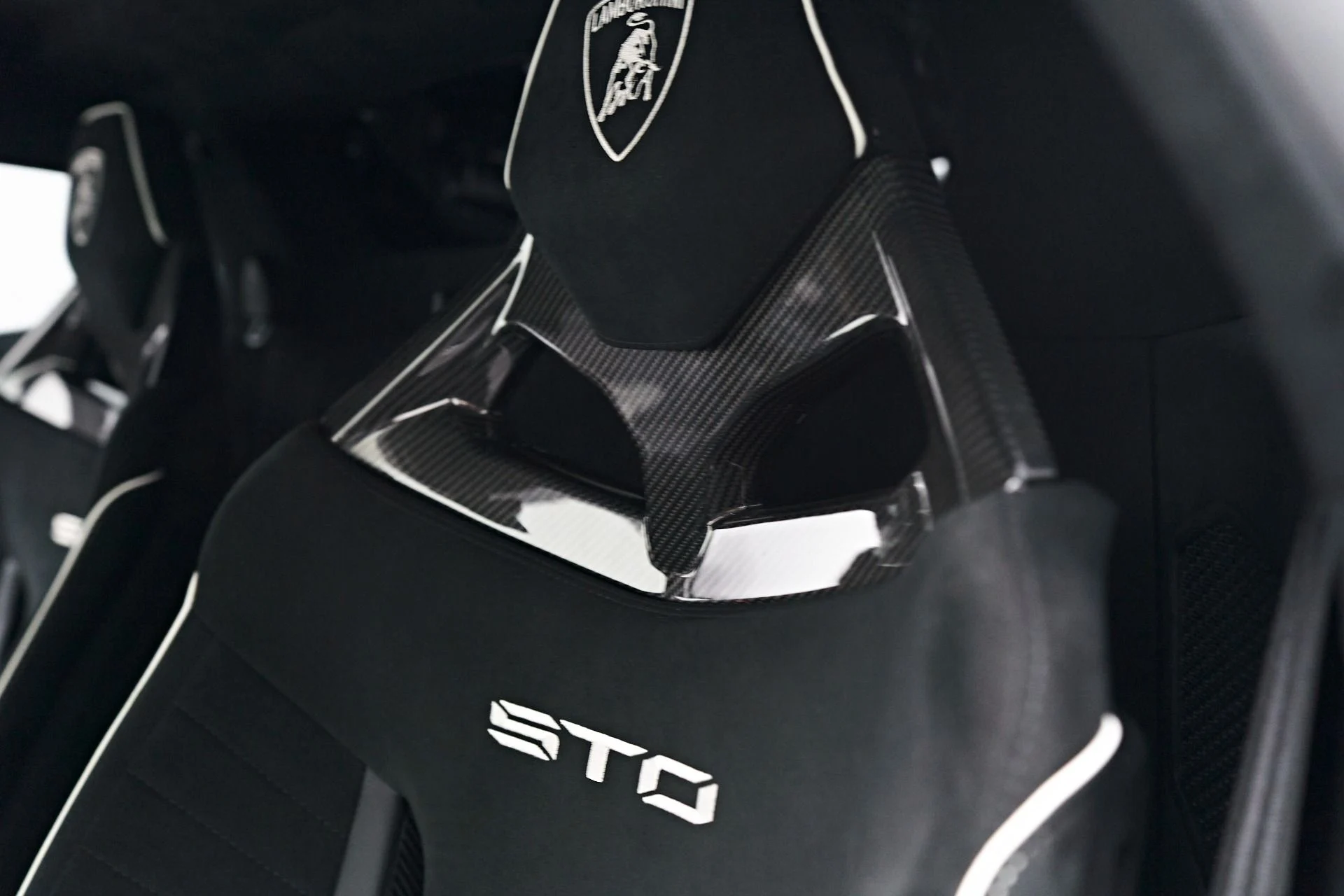 mph046_3115800572_Used_2023_Lamborghini_Huracan_STO_Base_1696892071_e3013ebae7
