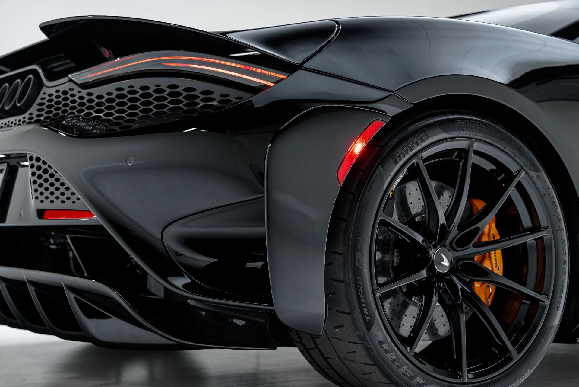 mph046_3119255818_Used_2022_Mc_Laren_765_LT_Spider_1792622313_9ea895873c