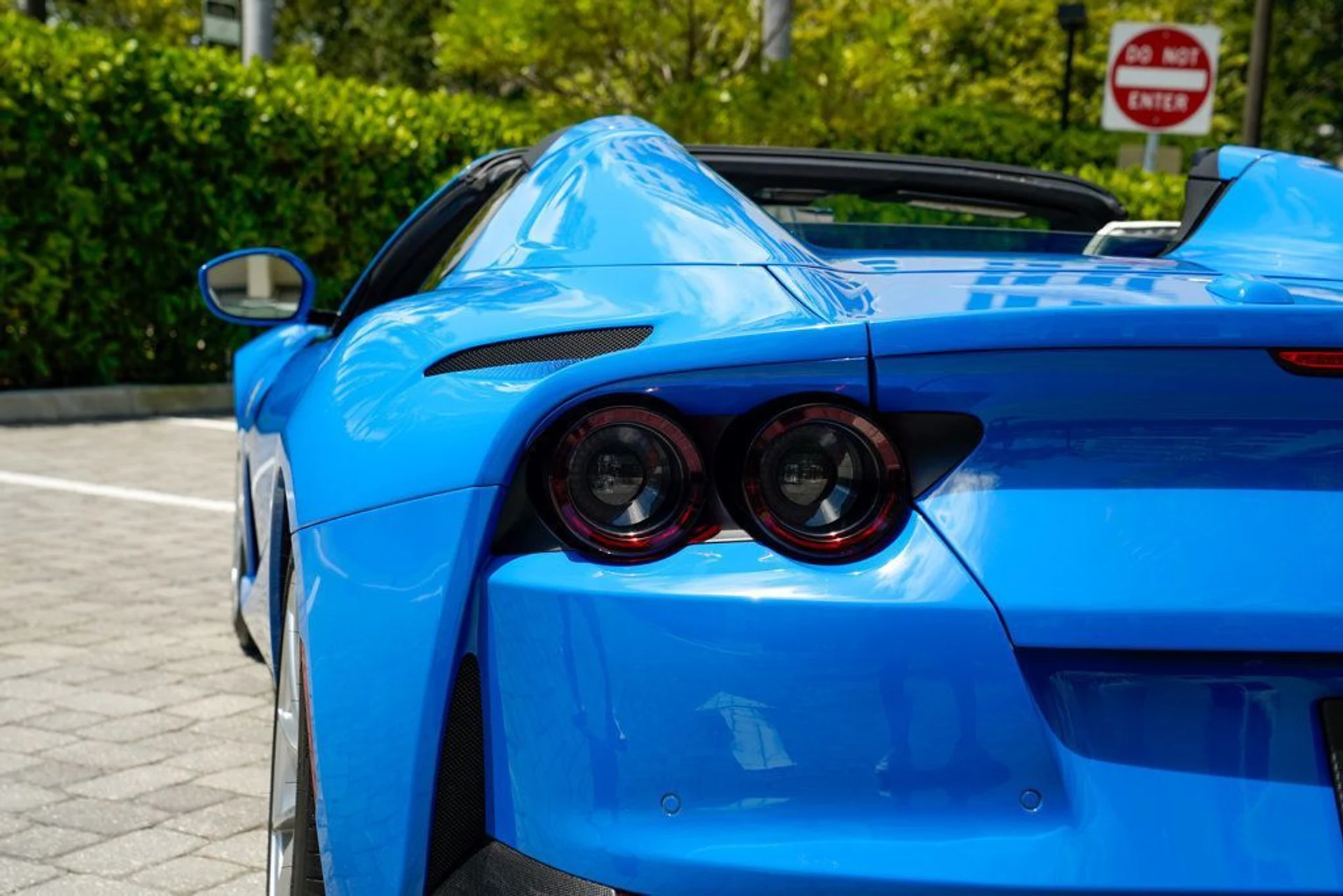 mph046_3127332752_used_2022_ferrari_812_gts_convertible_14354_22898644_47_1024_637878d246