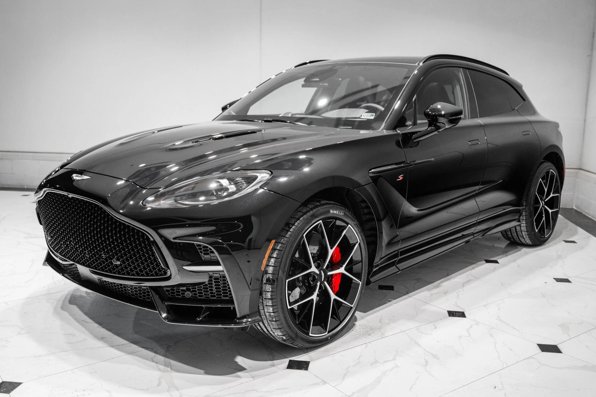 mph046_3155798098_New_2026_Aston_Martin_DBX_S_1765985660_a60a2c995c