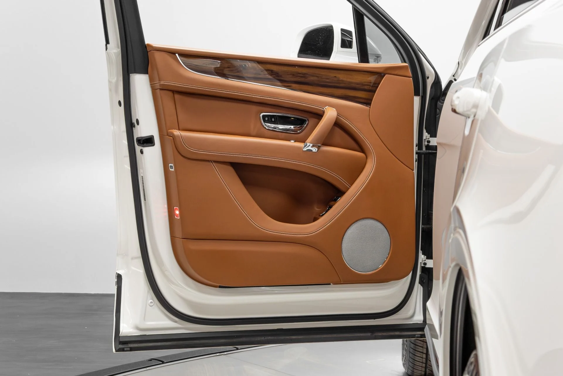 mph046_3156665161_Used_2019_Bentley_Bentayga_V8_1771459975_b0033eaa35