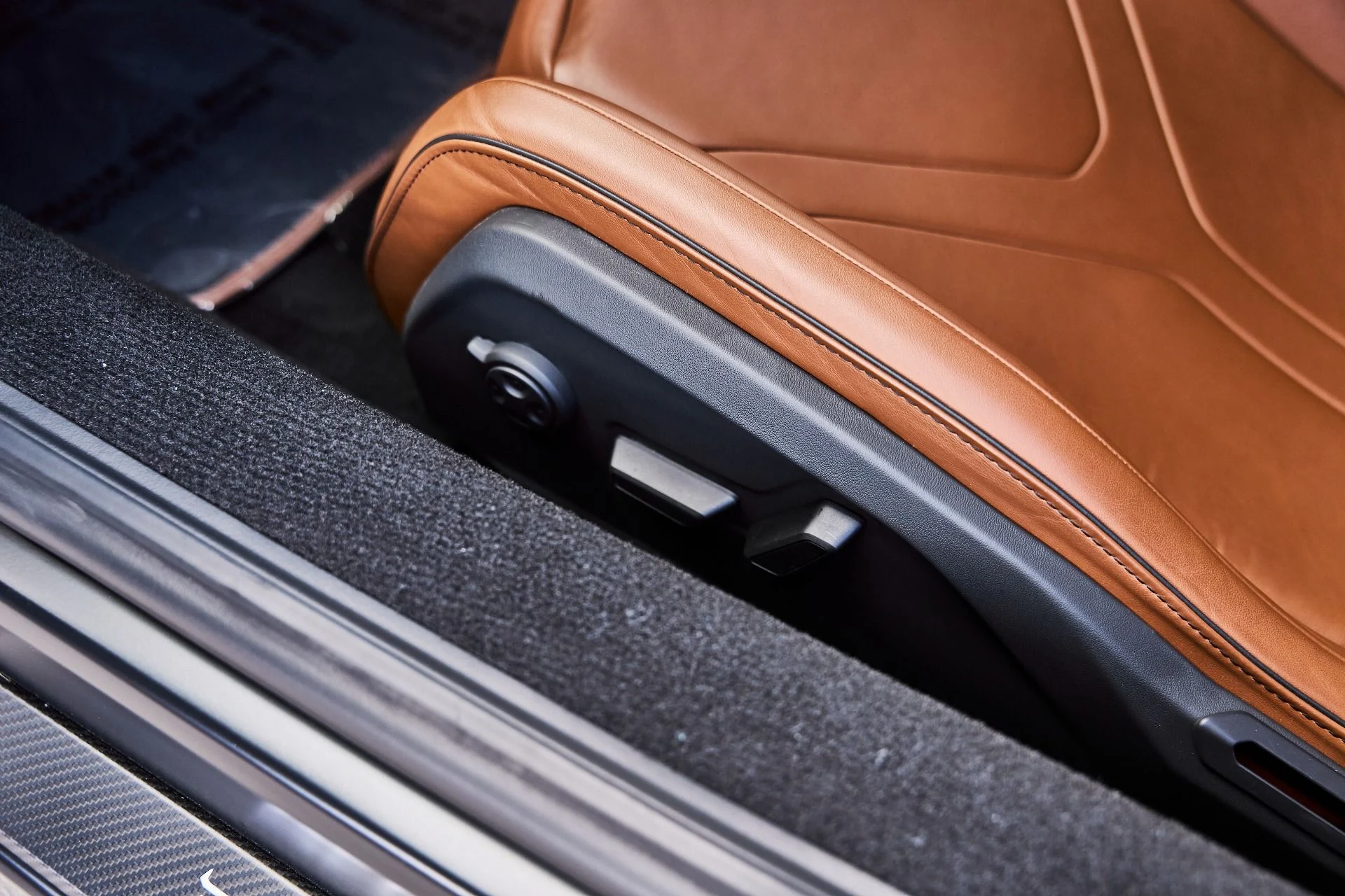 mph046_3185016659_Used_2025_Lamborghini_Revuelto_Base_1777078152_743fa14a81