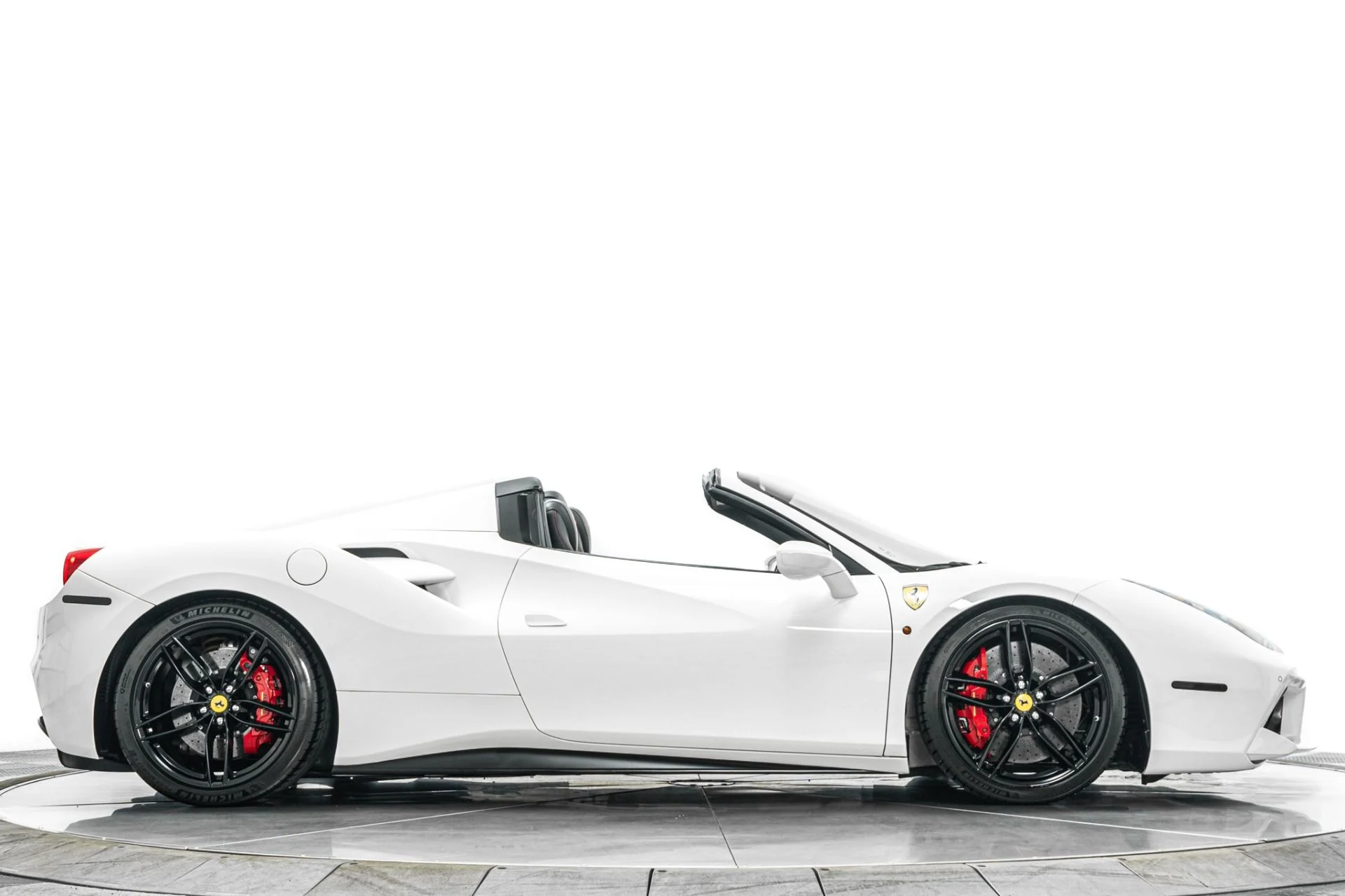 mph046_3214023078_Used_2018_Ferrari_488_Spider_1783615982_da021a1827