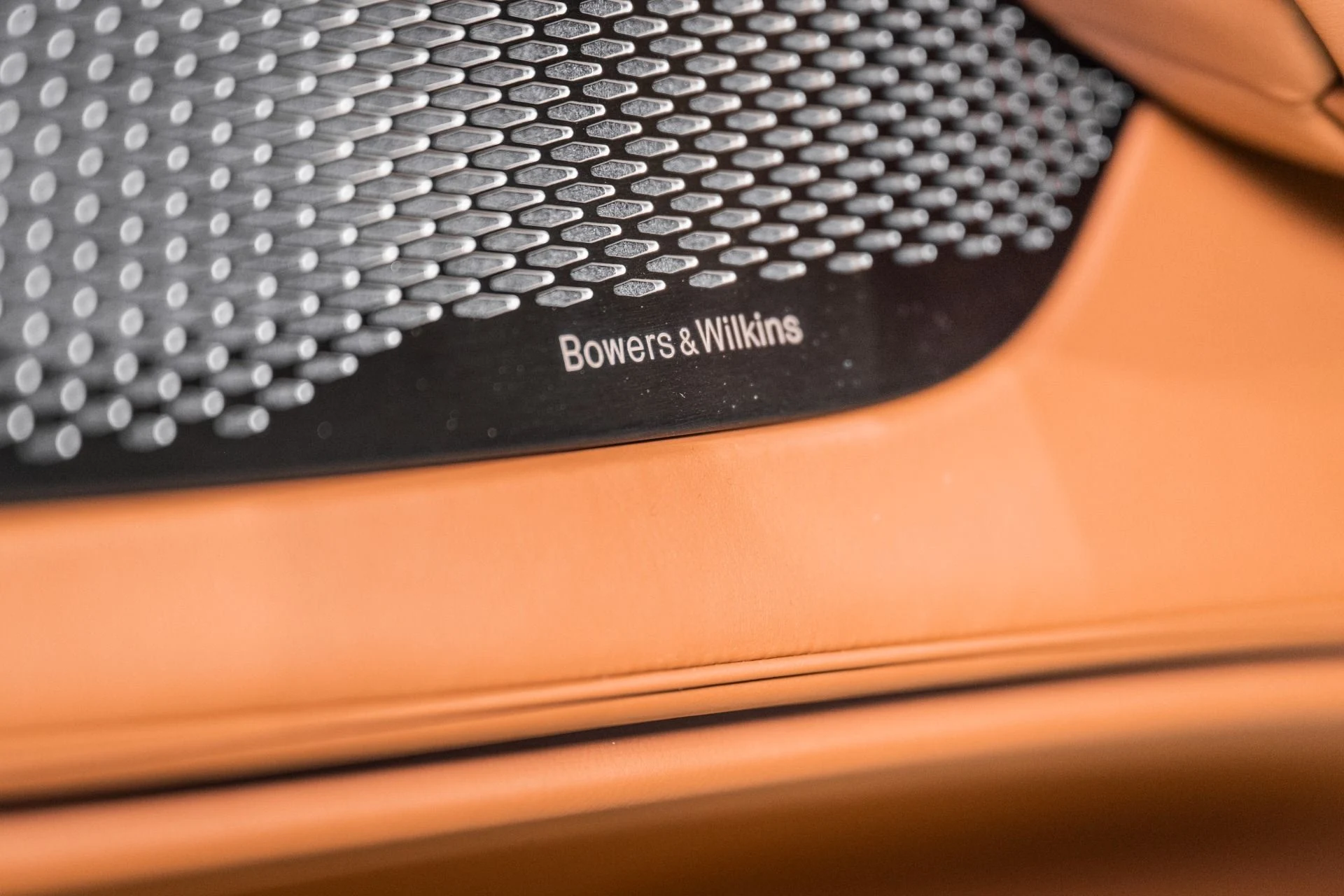 mph046_3216159064_New_2026_Aston_Martin_DBX_S_1780937216_3f349de733