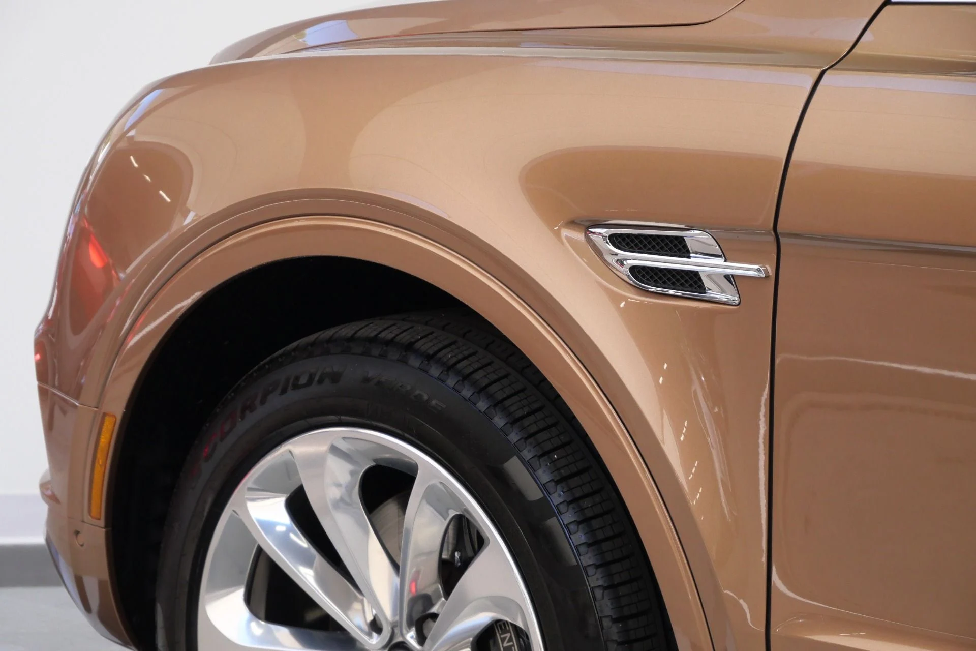 mph046_3224343519_Used_2017_Bentley_Bentayga_W12_Four_Seat_Comfort_Specification_with_Rear_Console_1776956660_da5771779b