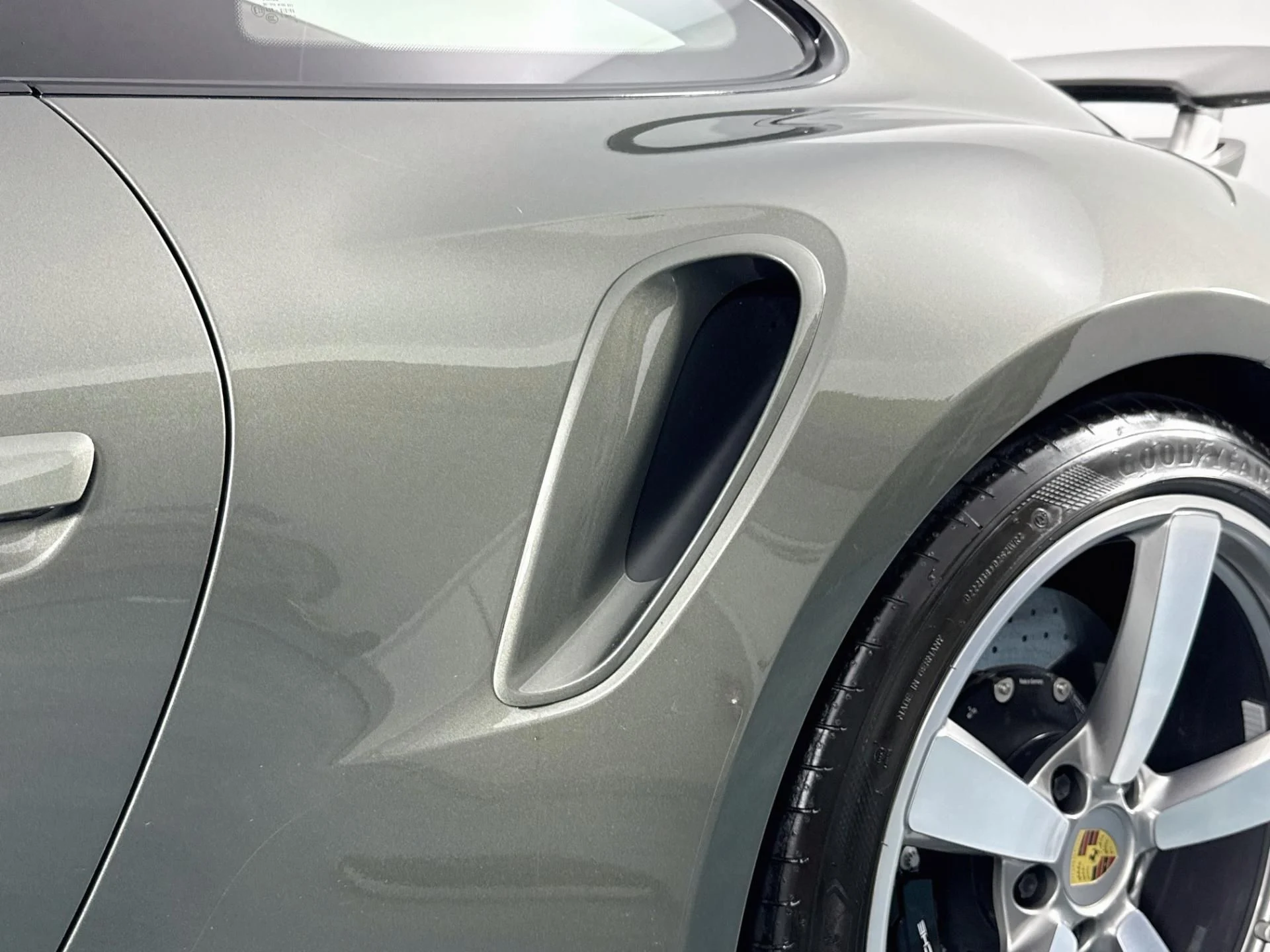 mph046_3256775734_Used_2021_Porsche_911_Turbo_S_1789763421_62193e1969