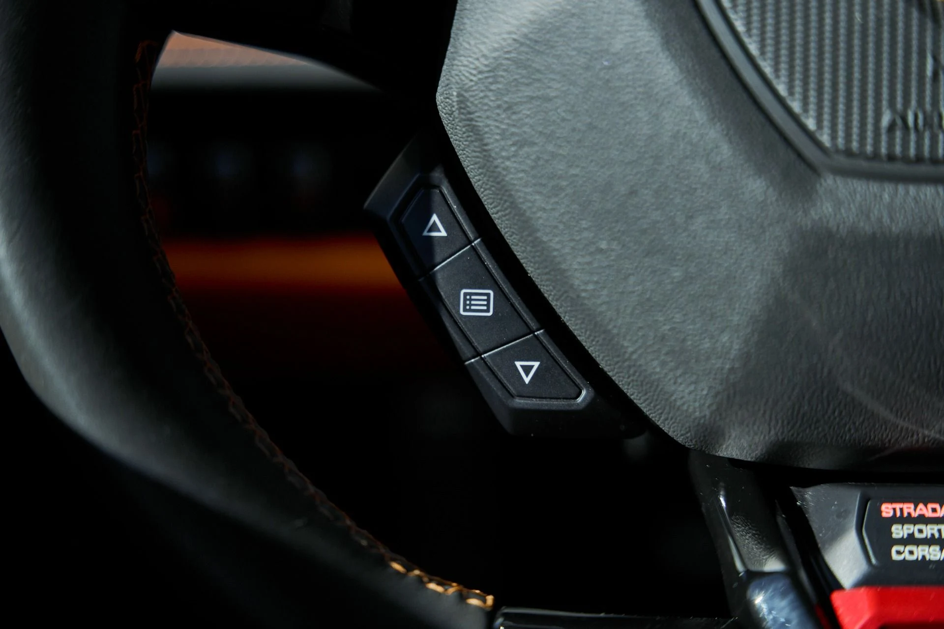 mph046_3266536504_Used_2020_Lamborghini_Huracan_EVO_Base_1766024371_9f5c02d403