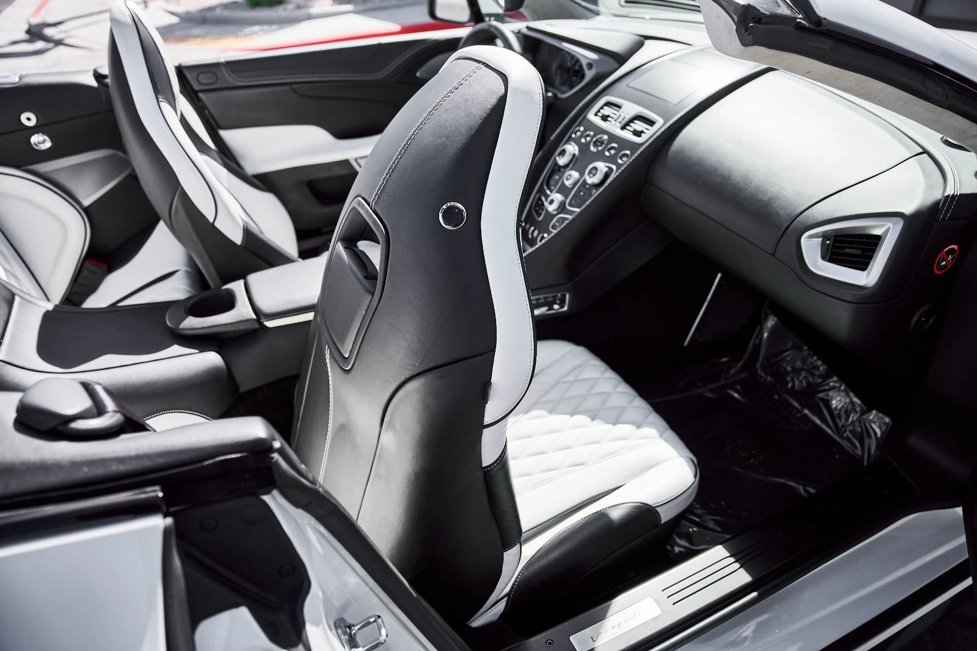 mph046_332296945_Used_2017_Aston_Martin_Vanquish_Volante_1773797525_612ffdfd90