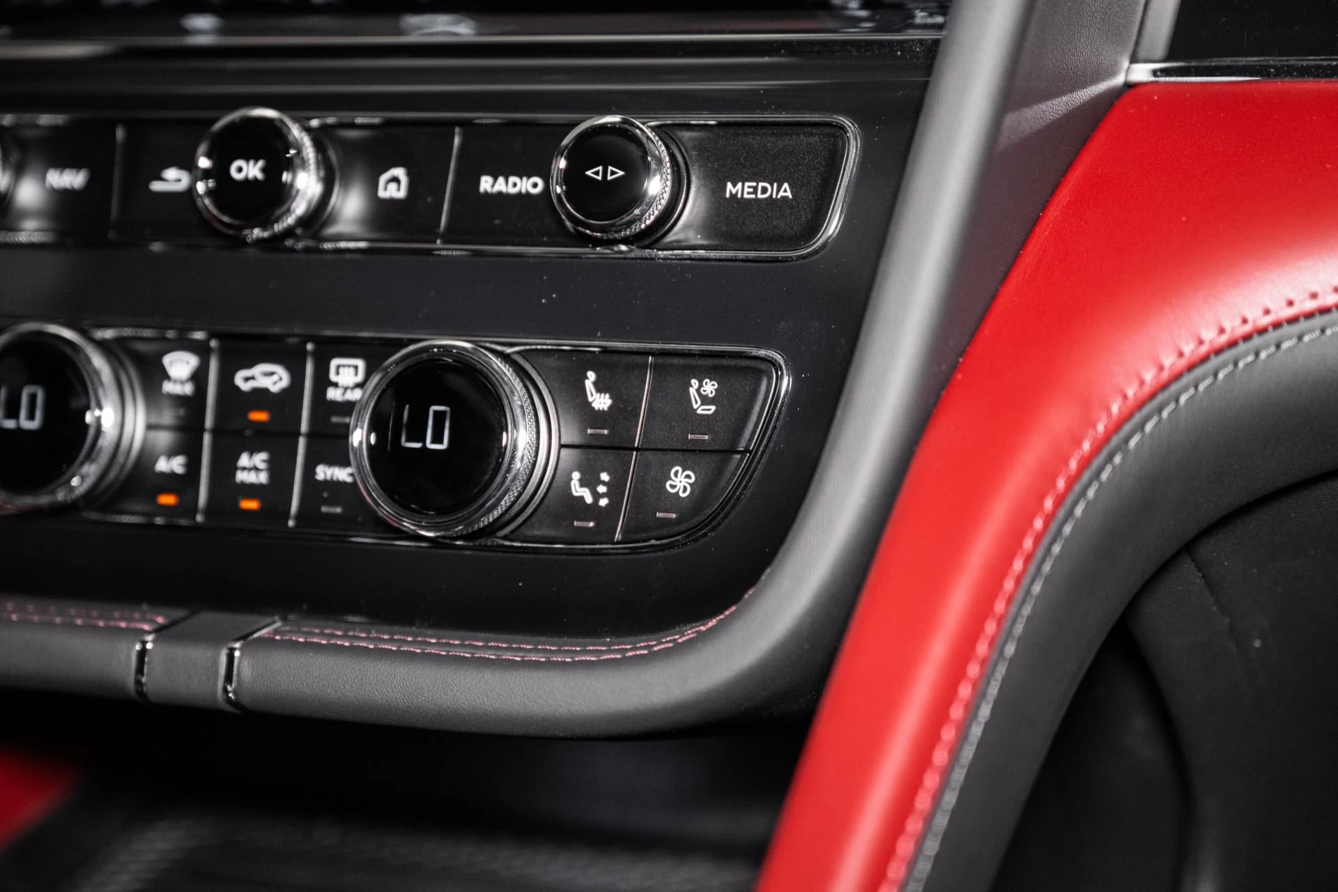 mph046_3332271158_New_2025_Bentley_BENTAYGA_EWB_AZURE_V8_Azure_V8_1749659689_ffb5abb3ef