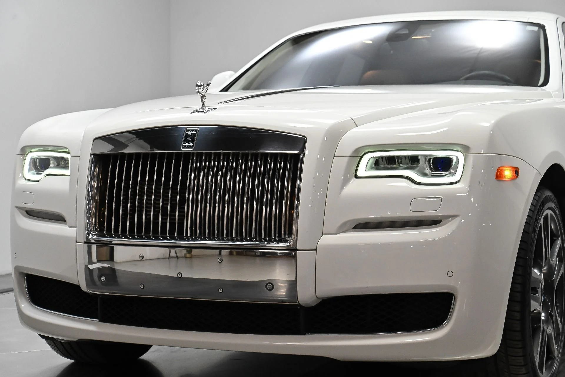 mph046_3364740467_Used_2017_Rolls_Royce_Ghost_1749695060_8f9857f9a5