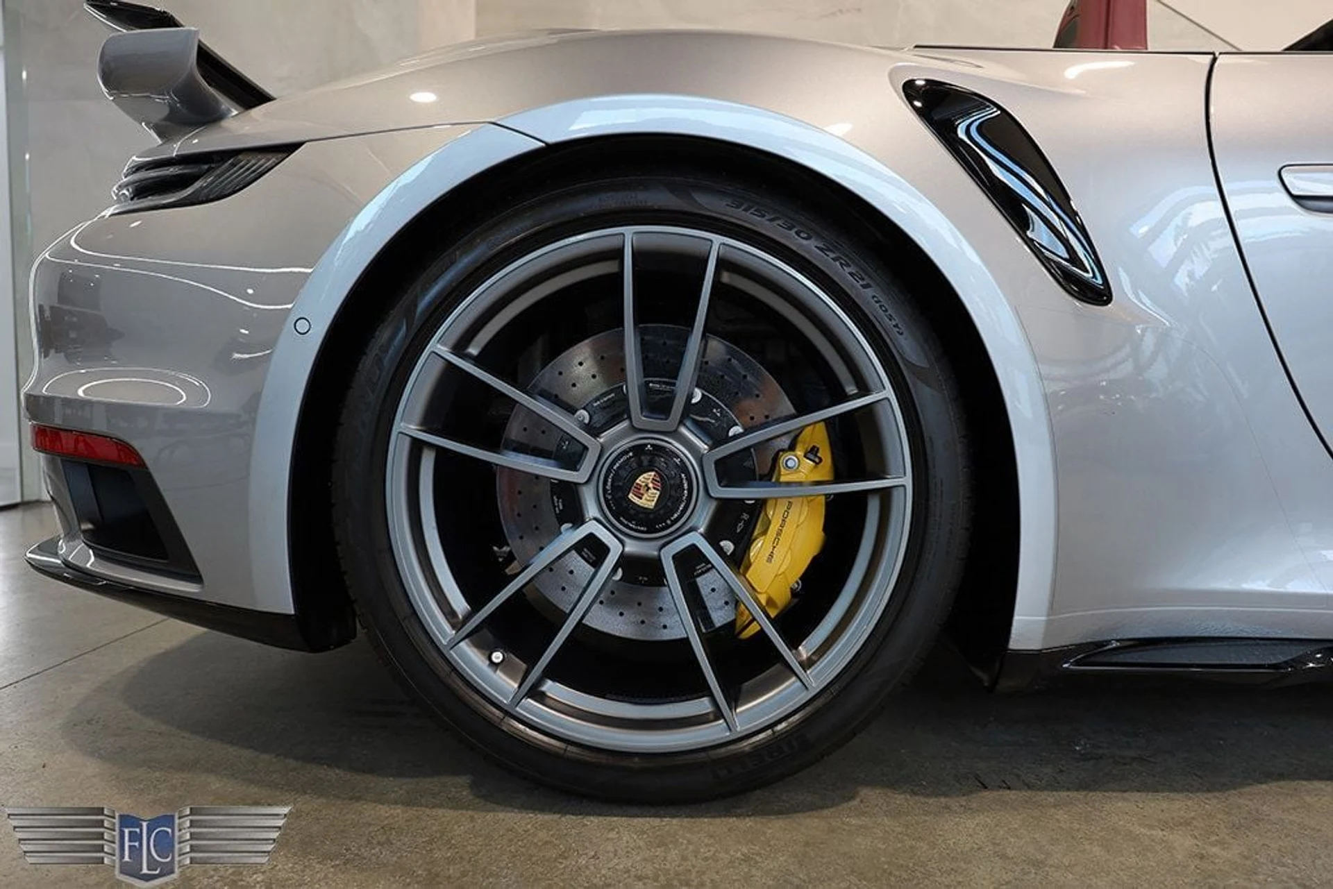 mph046_3366249751_used_2024_porsche_911_turboscabriolet_9689_22937048_47_1024_337aa3caff