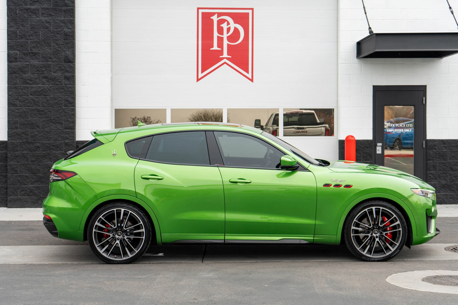 mph046_3366488761_47_6113698e66