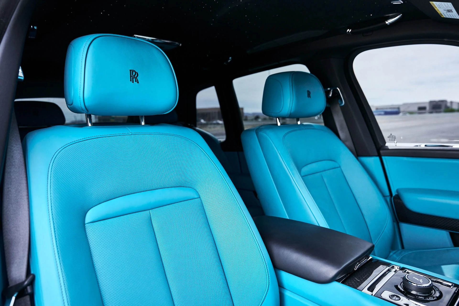 mph046_3381871379_Used_2025_Rolls_Royce_Cullinan_Black_Badge_1774912523_2adb236649