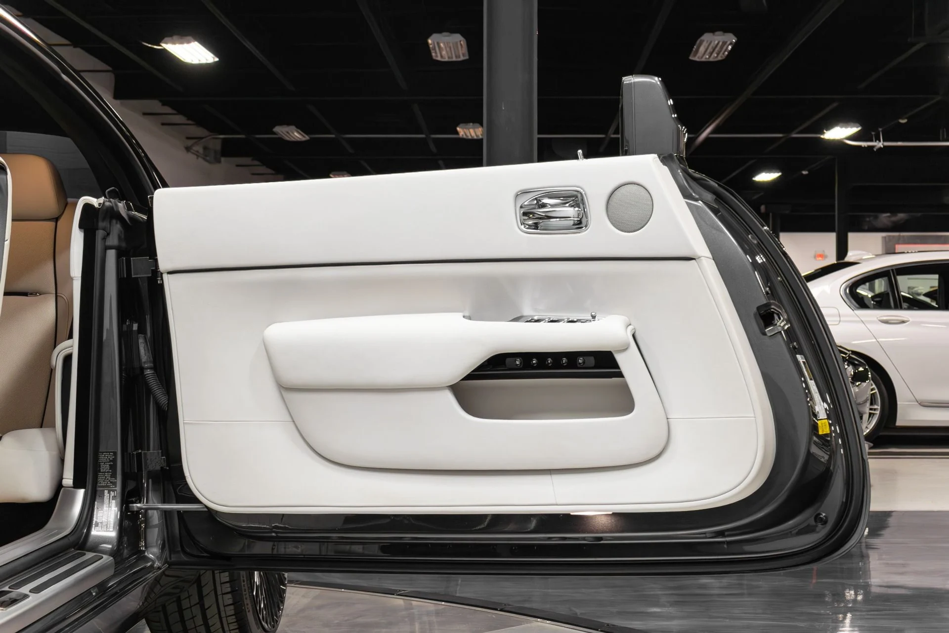 mph046_3432838287_Used_2016_Rolls_Royce_Wraith_1765322495_98ab834695