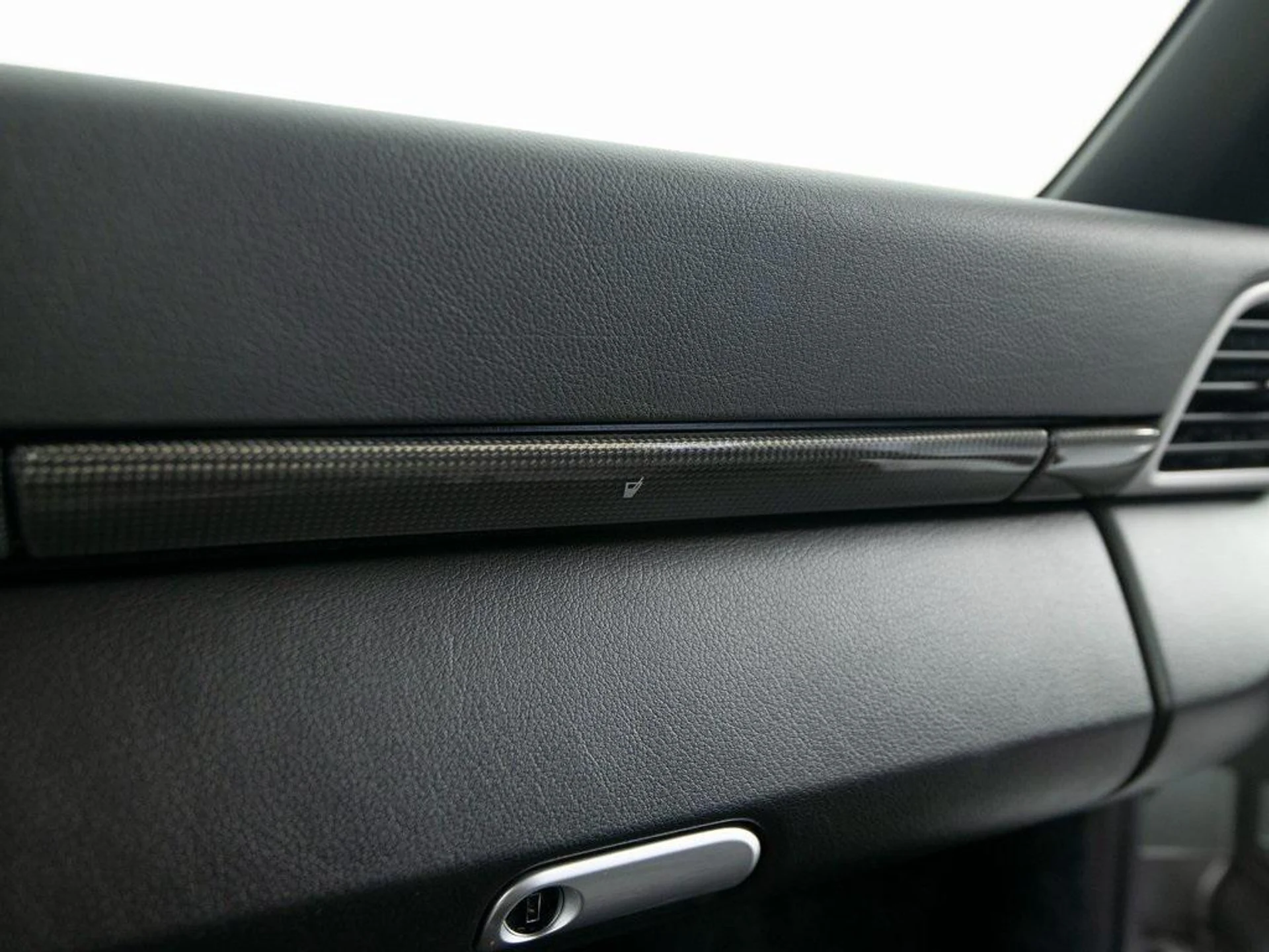 mph046_3437243327_F_It_It_Vrx_QVIS_Ui_DBG_9_Dno_YZ_u_QE_c06465035d